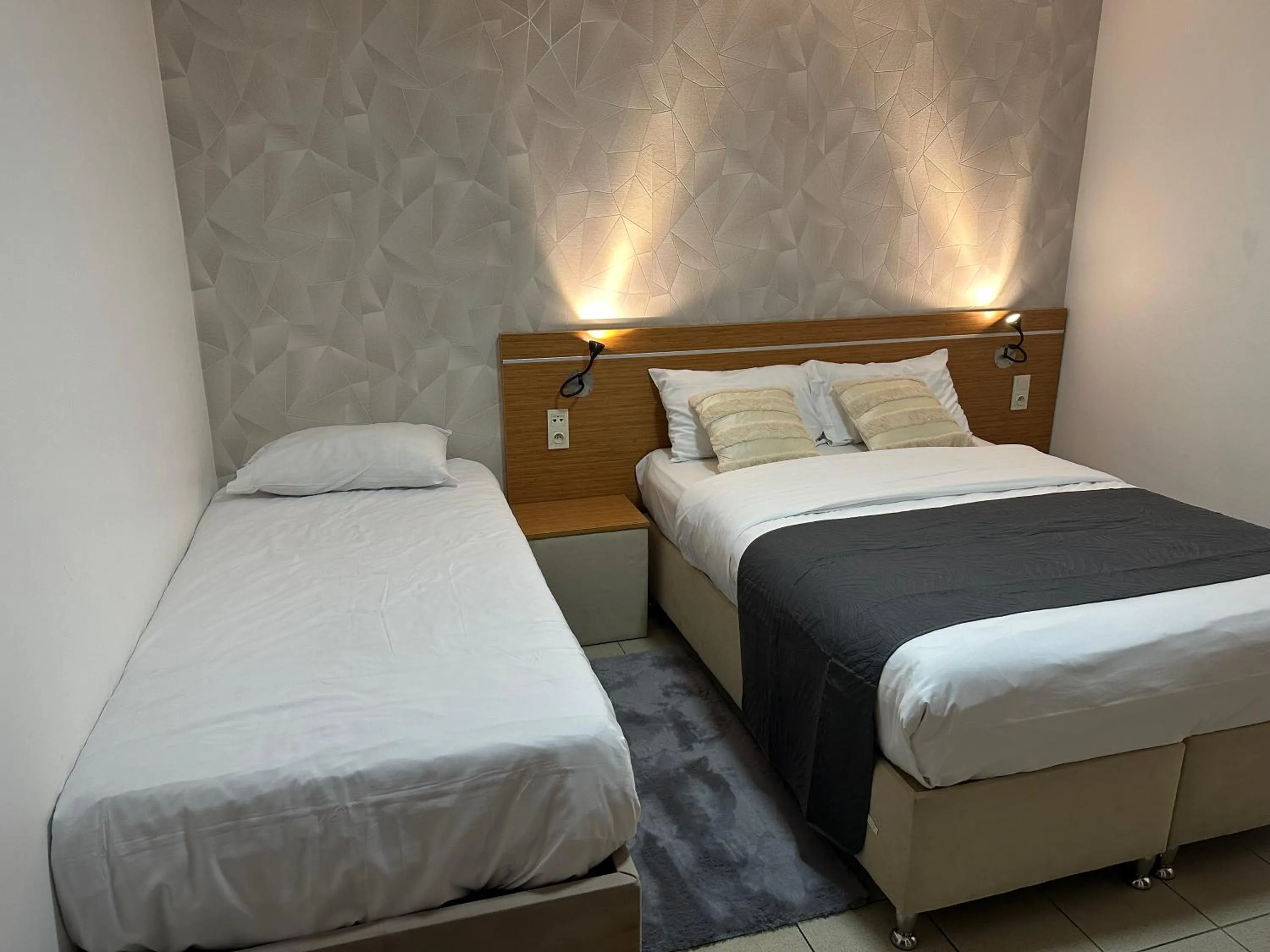 Bed in Hôtel Le Prince, Poitiers Gare