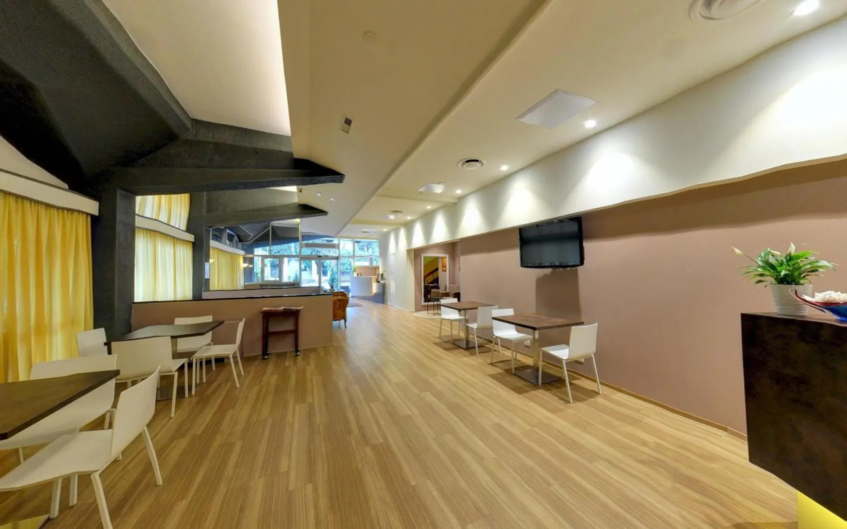 Communal lounge/ TV room in Ai Ronchi Motor Hotel Brescia