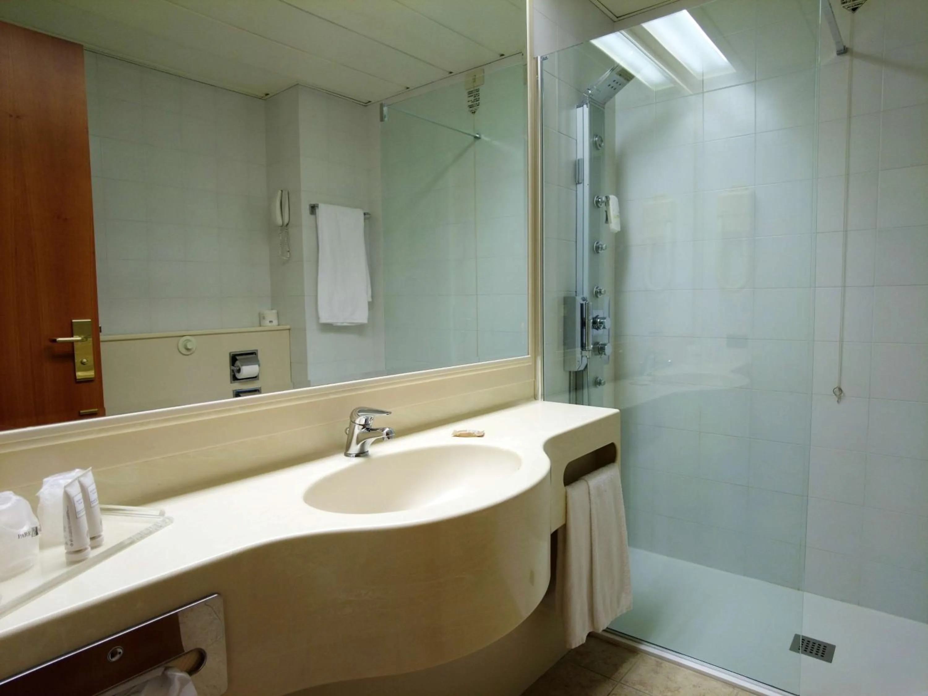 Bathroom in Best Western Park Hotel