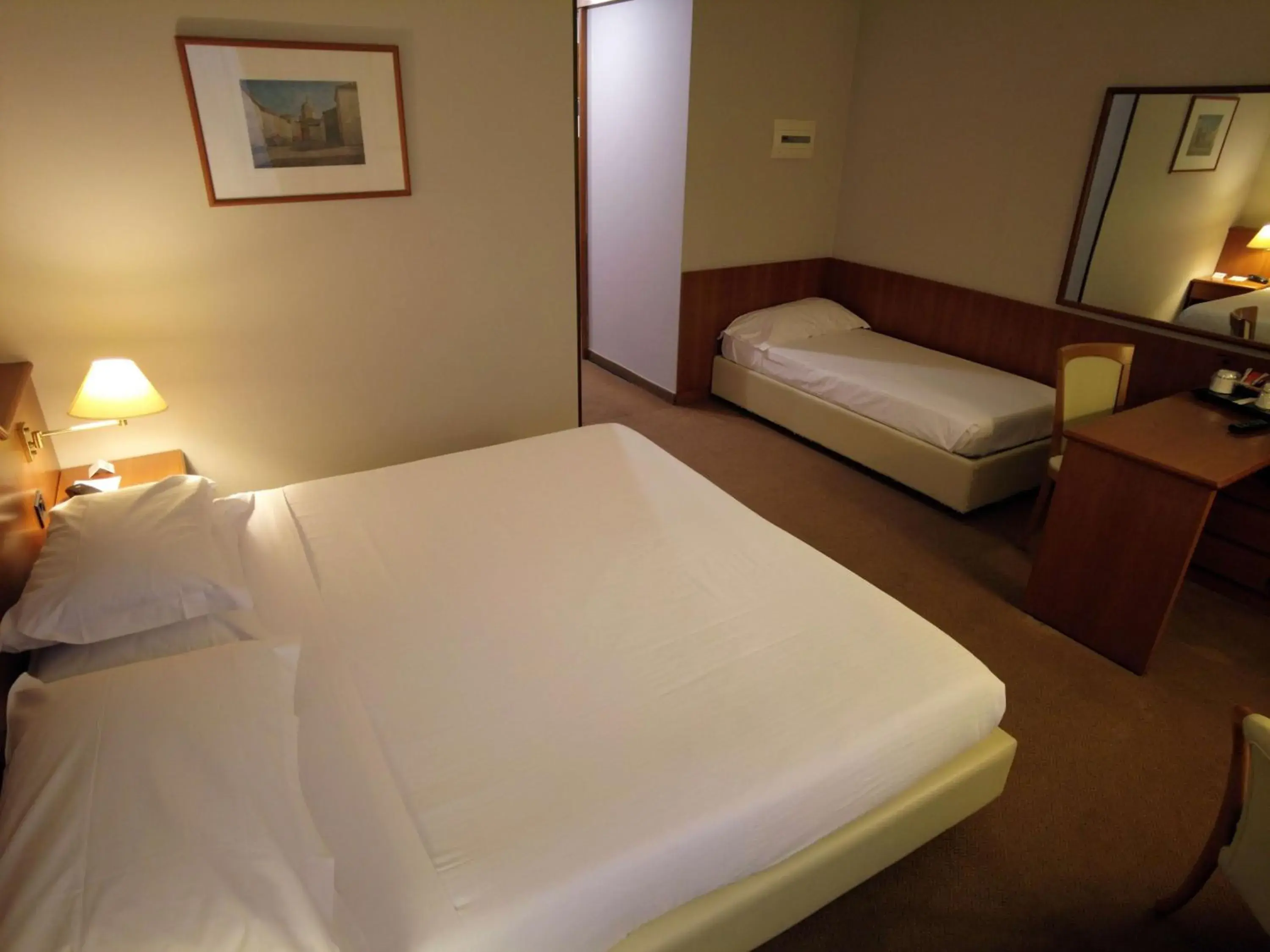 Standard King Room with Extra Bed in Best Western Park Hotel Standard King Room with Extra Bed in Best Western Park Hotel