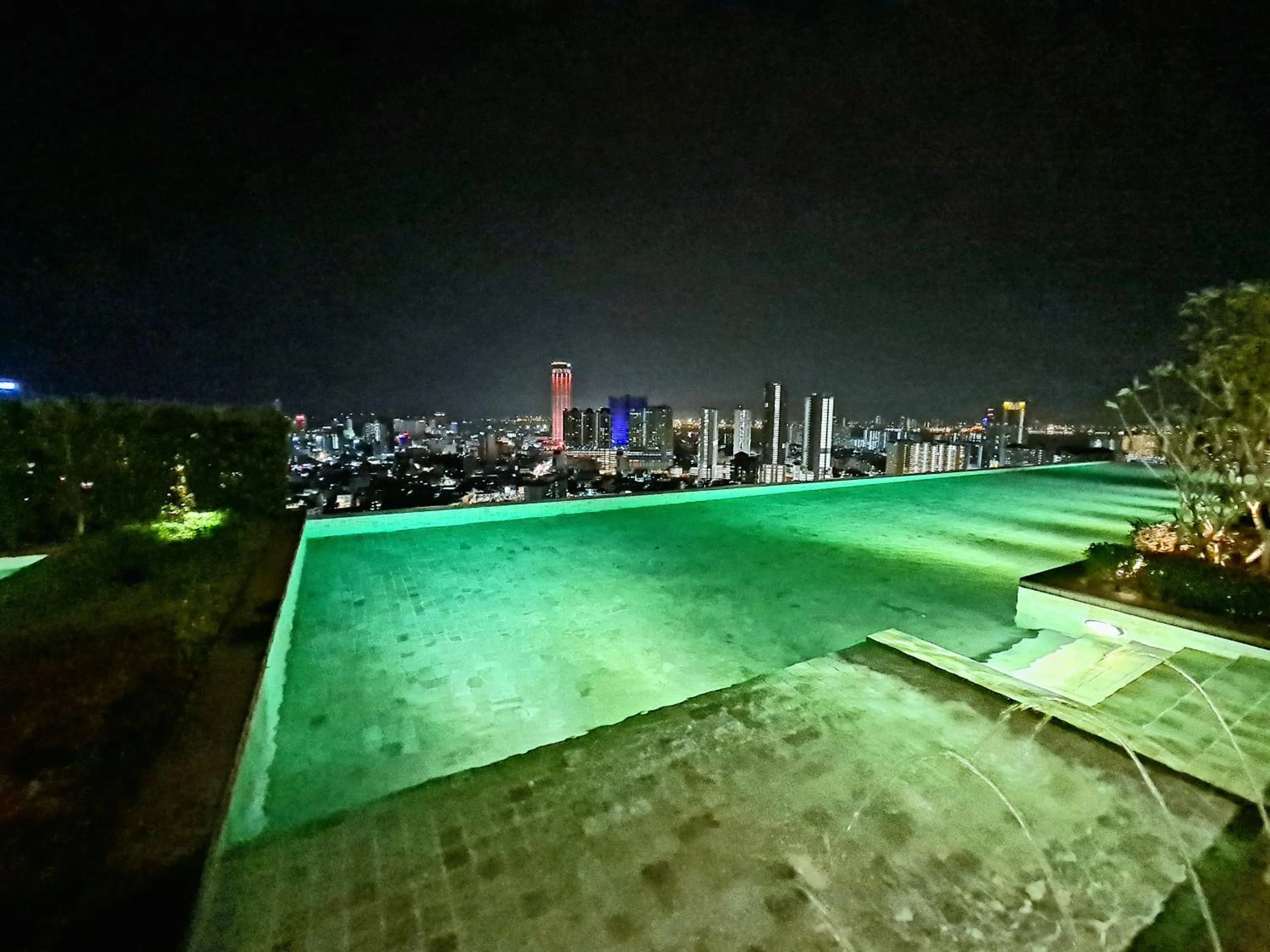 Swimming pool in Beacon Executive Suites