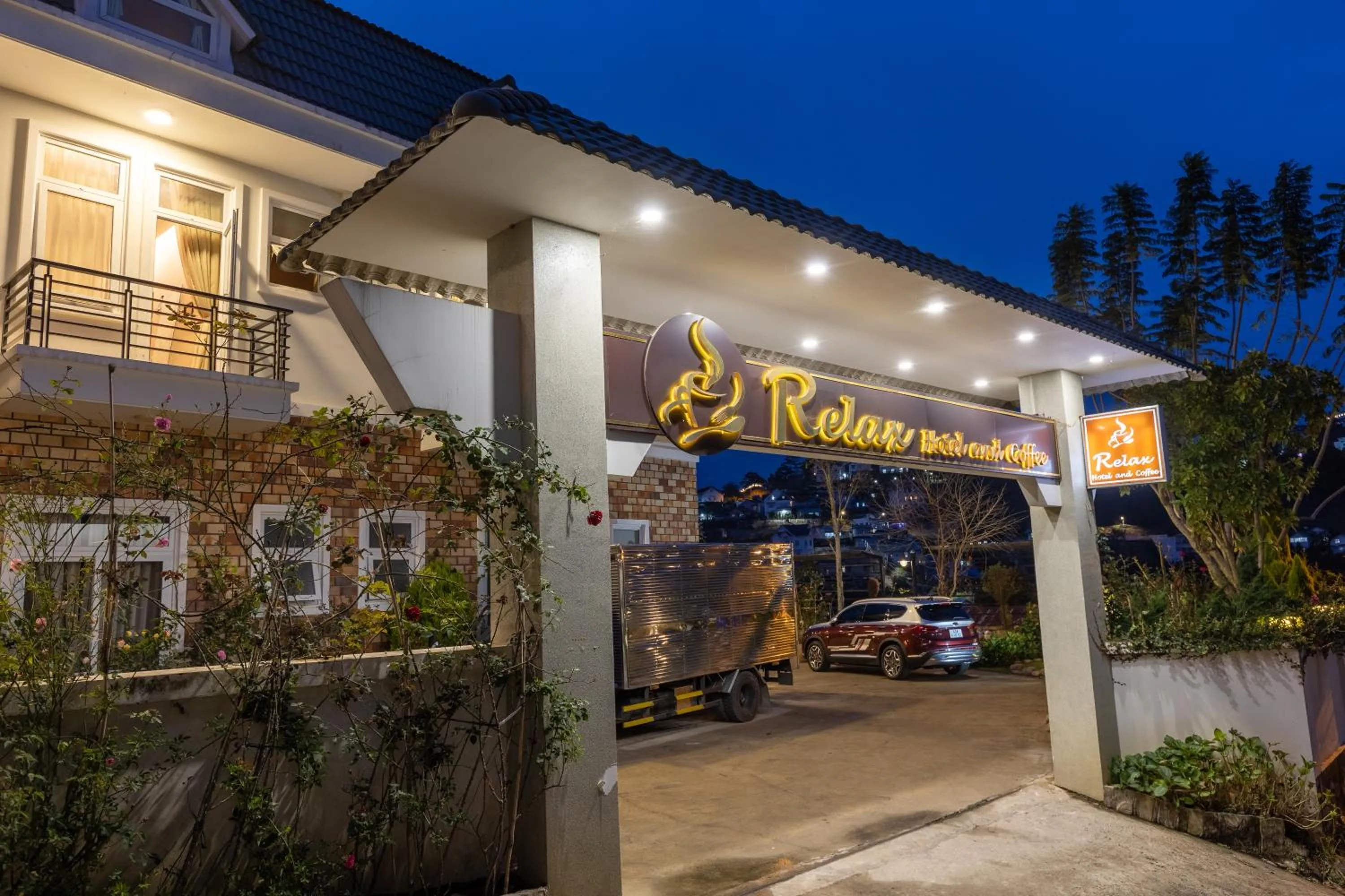 Facade/entrance in Relax Hotel by Ixorat