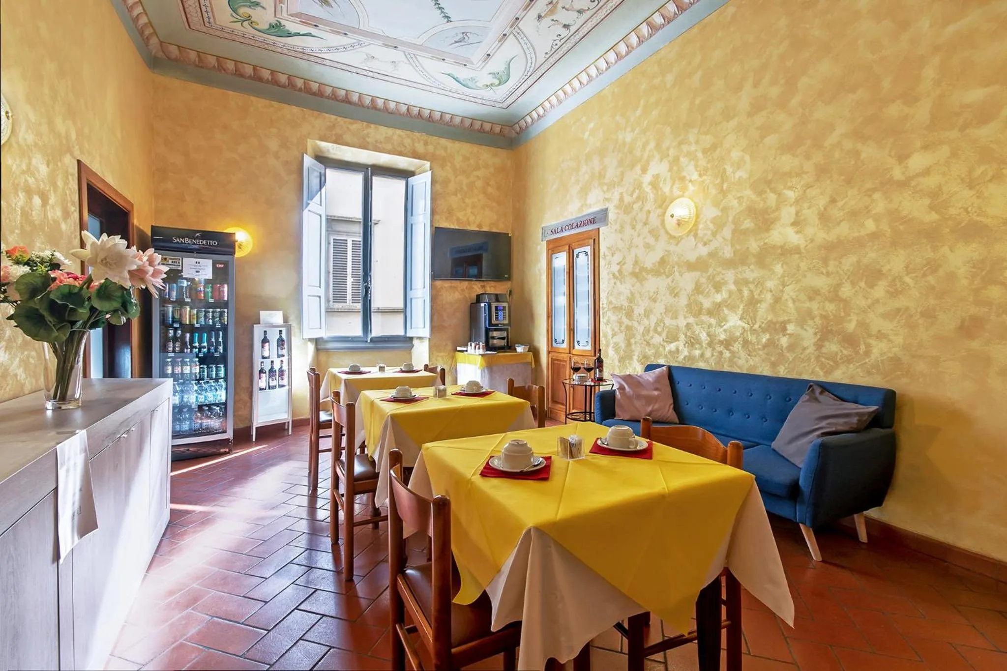 Communal lounge/ TV room in Hotel Costantini