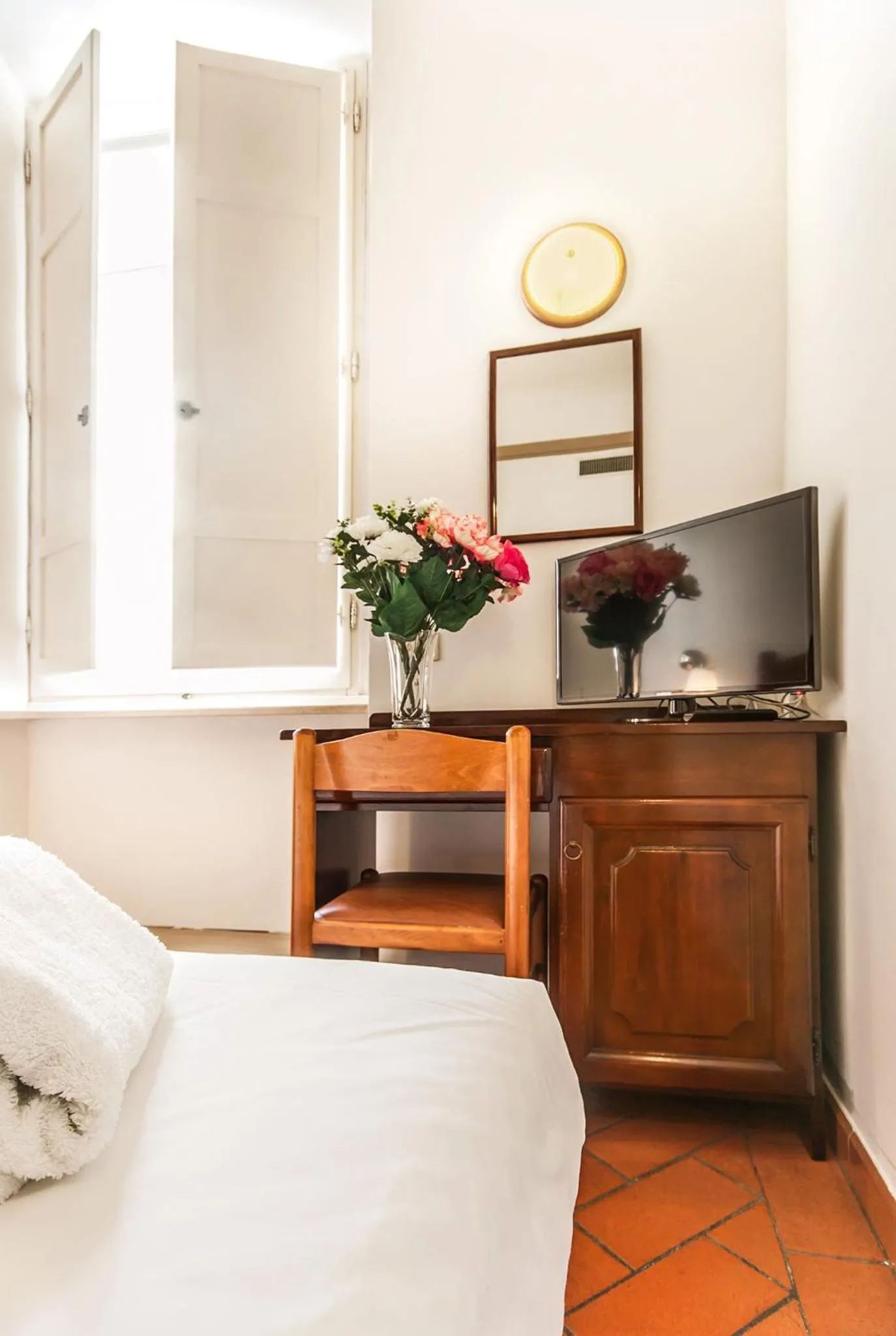 TV and multimedia, Bed in Hotel Costantini