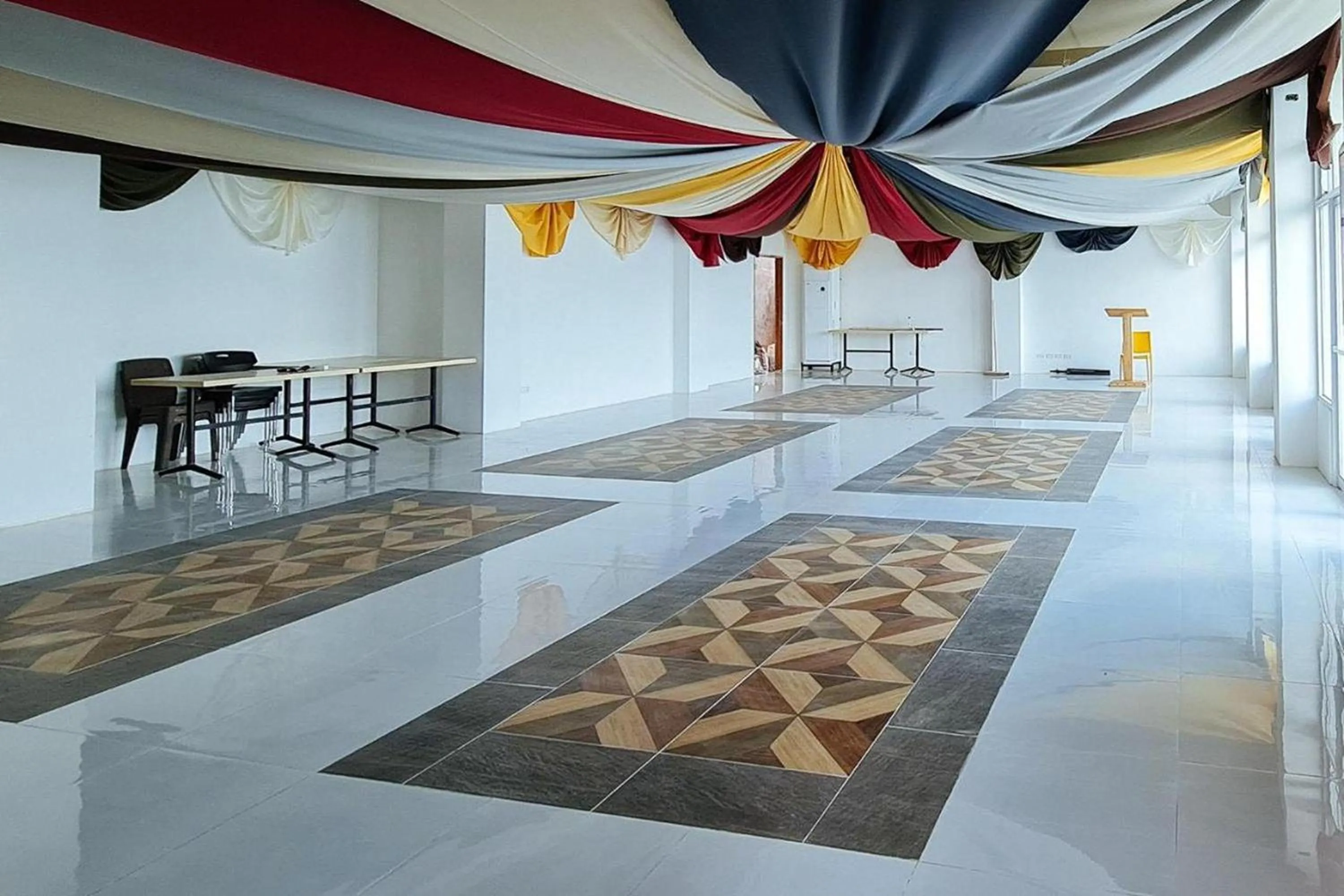 Restaurant/places to eat in Galucksea Beach Resort