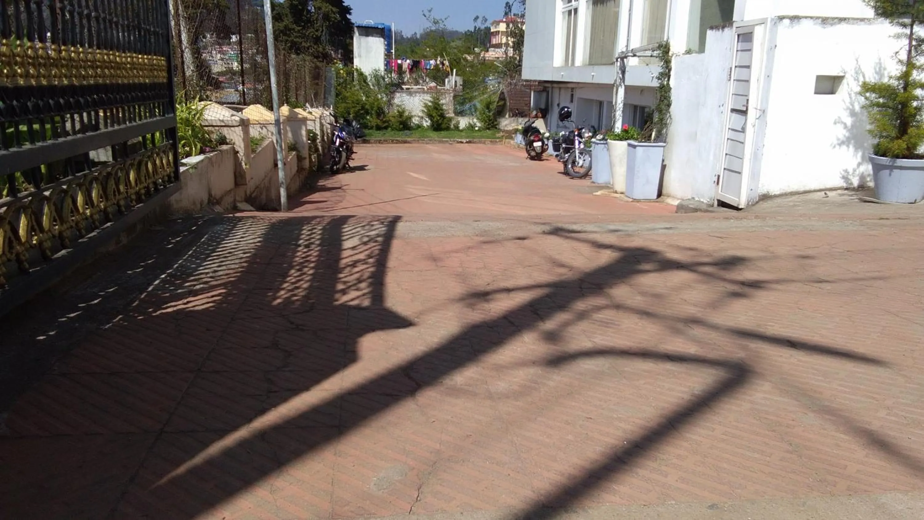 Parking in Mango Hill Central Ooty