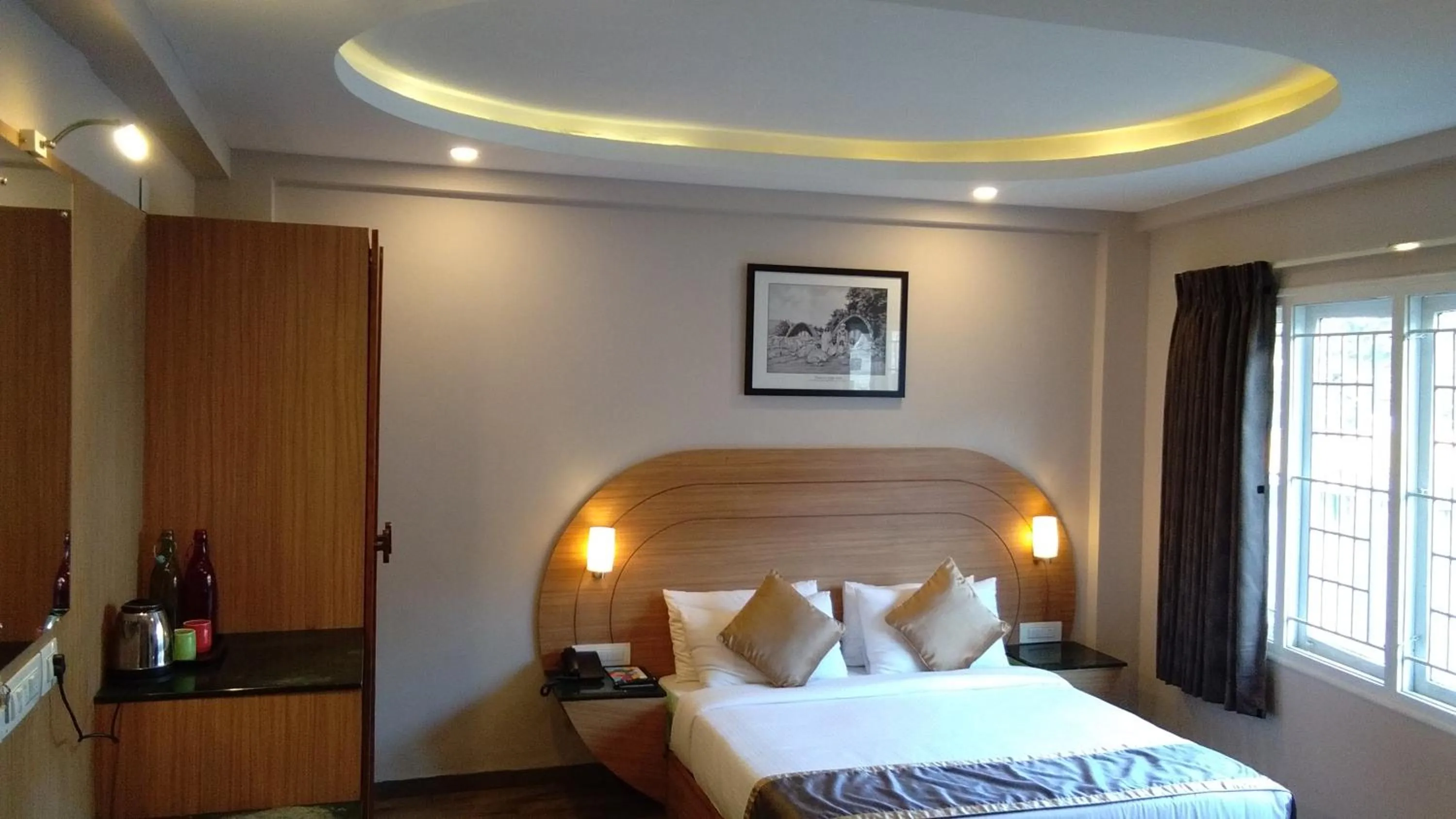 Photo of the whole room, Bed in Mango Hill Central Ooty