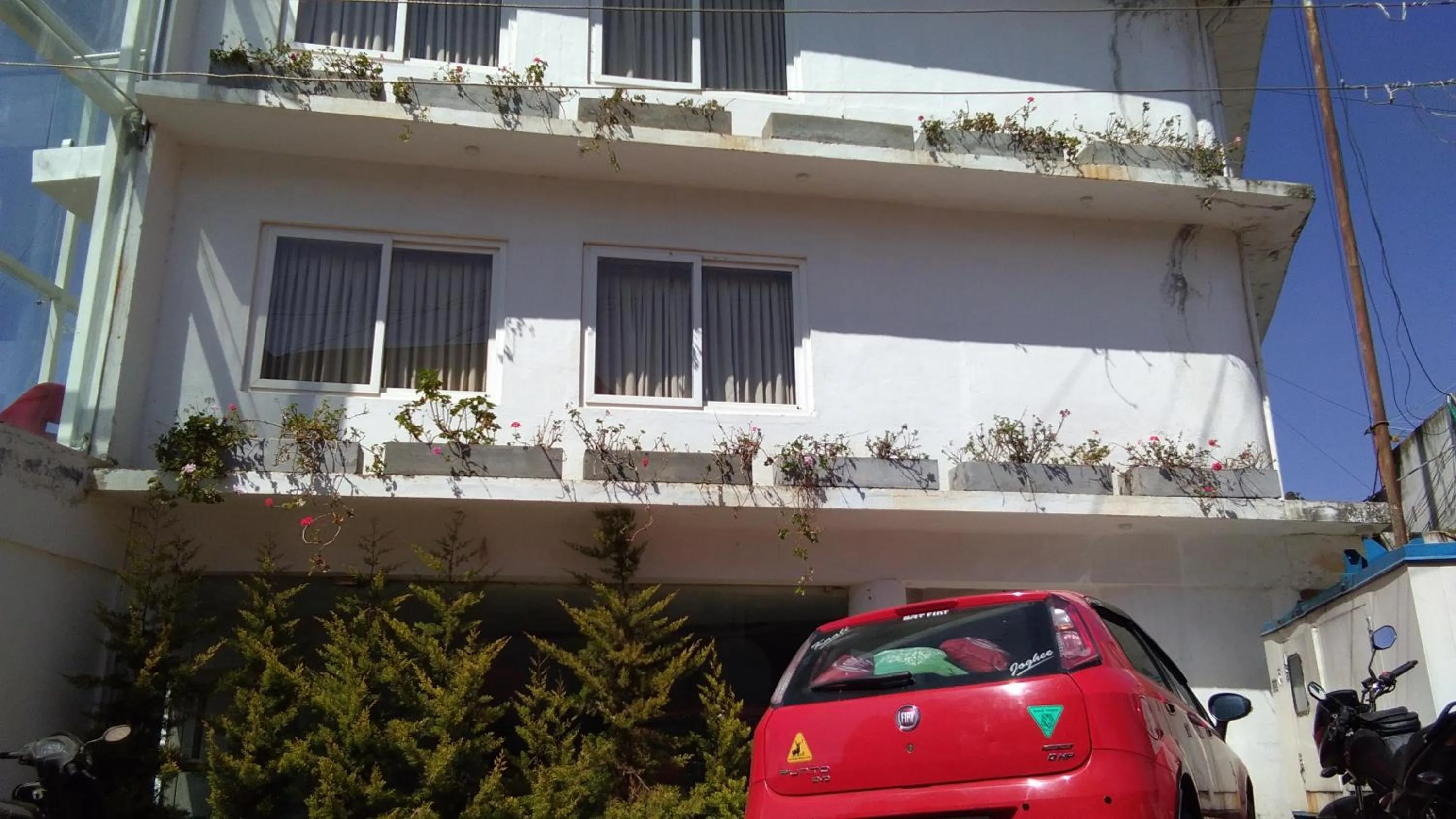 Parking in Mango Hill Central Ooty