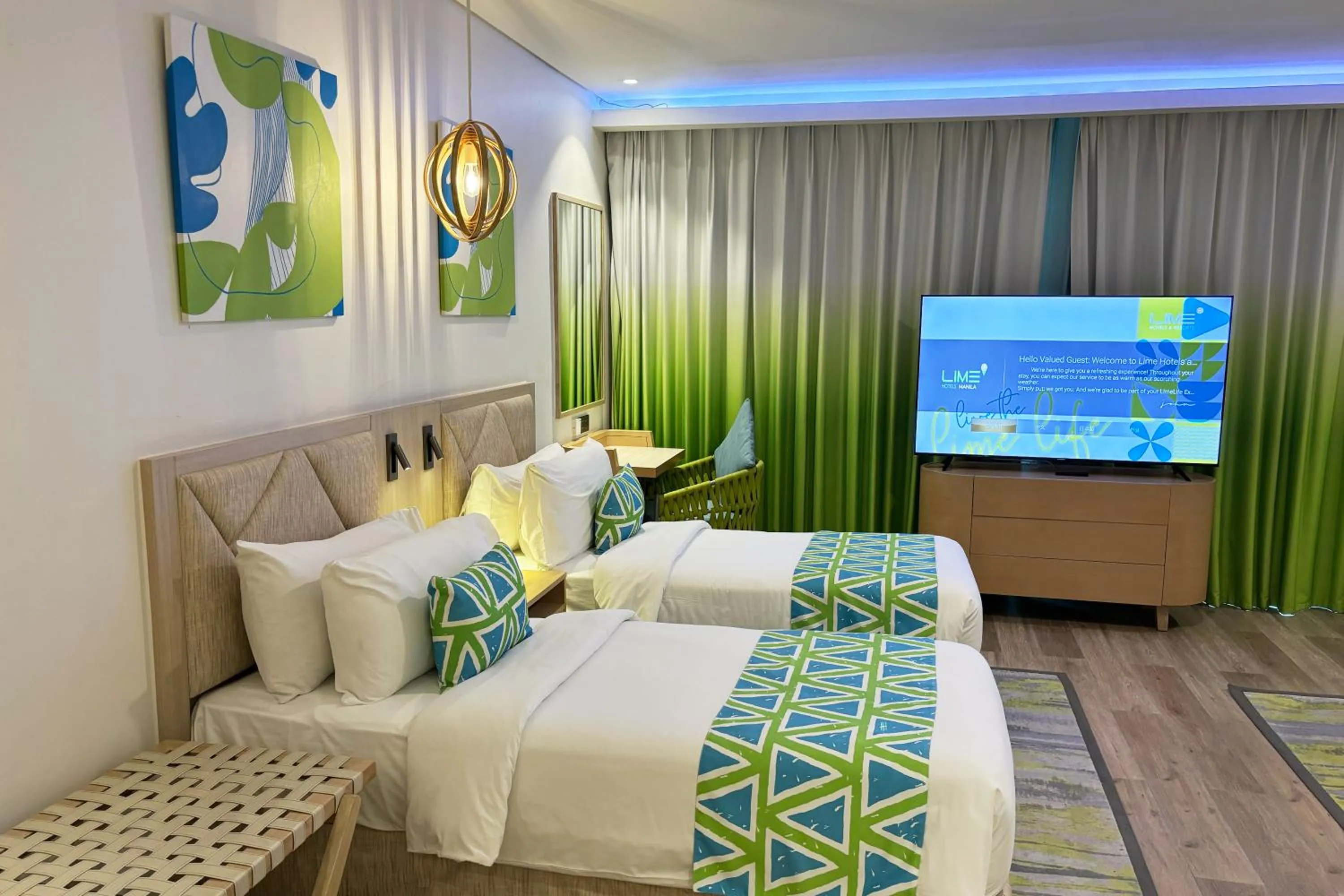 Bed in Lime Resort Manila