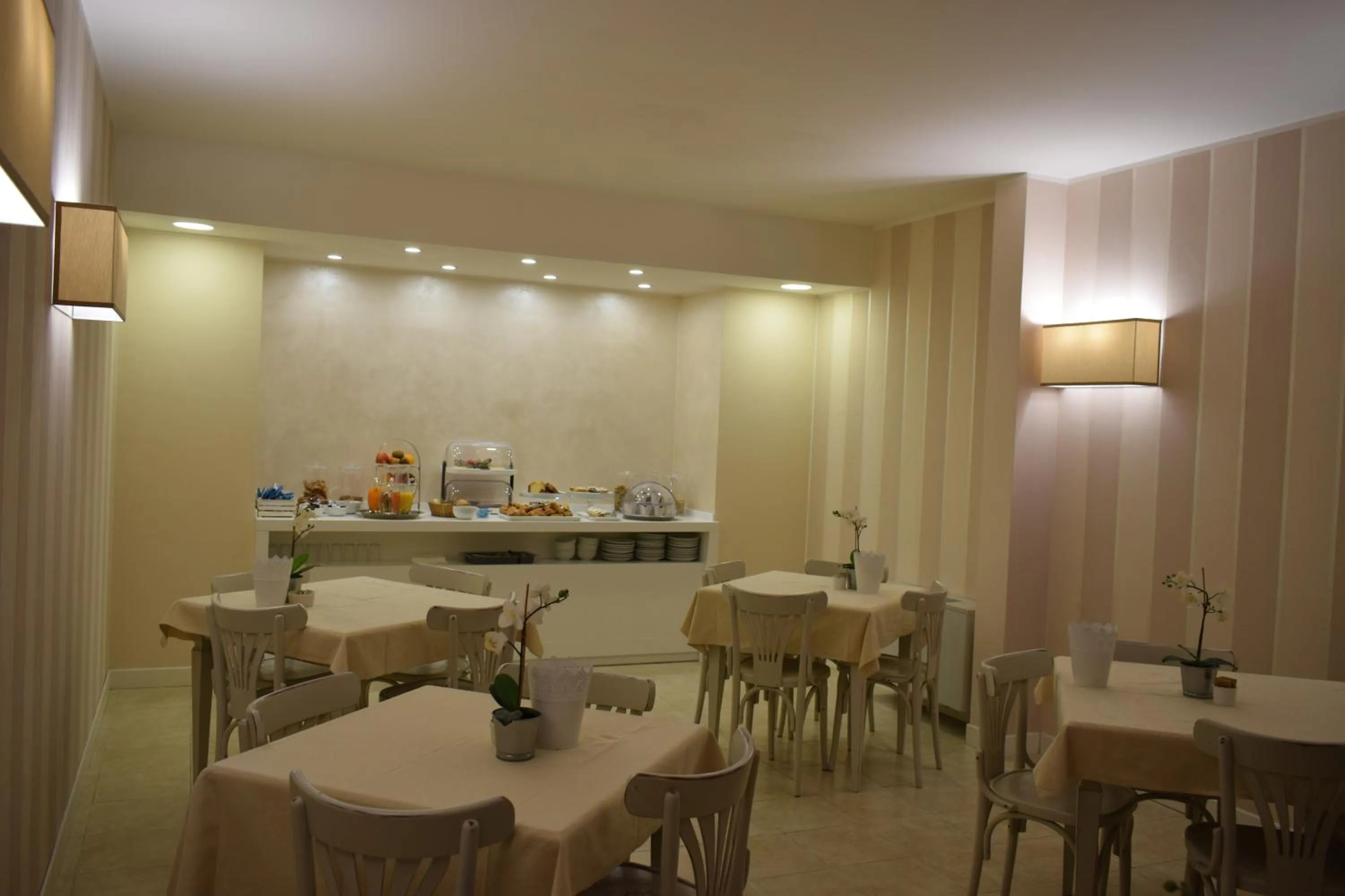 Restaurant/places to eat in Parkhotel Montigeto