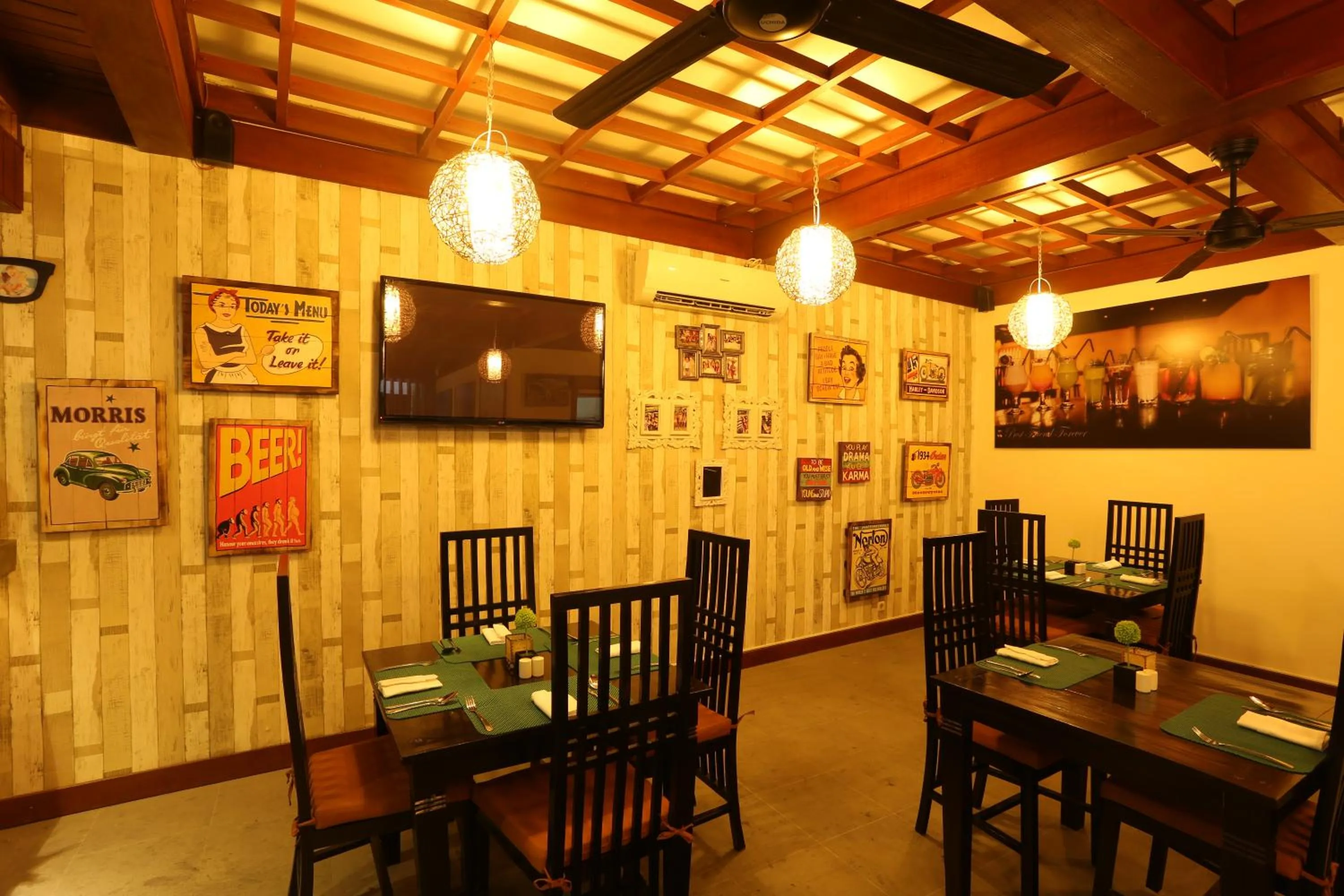 Restaurant/places to eat in Jas Green Villas and Spa