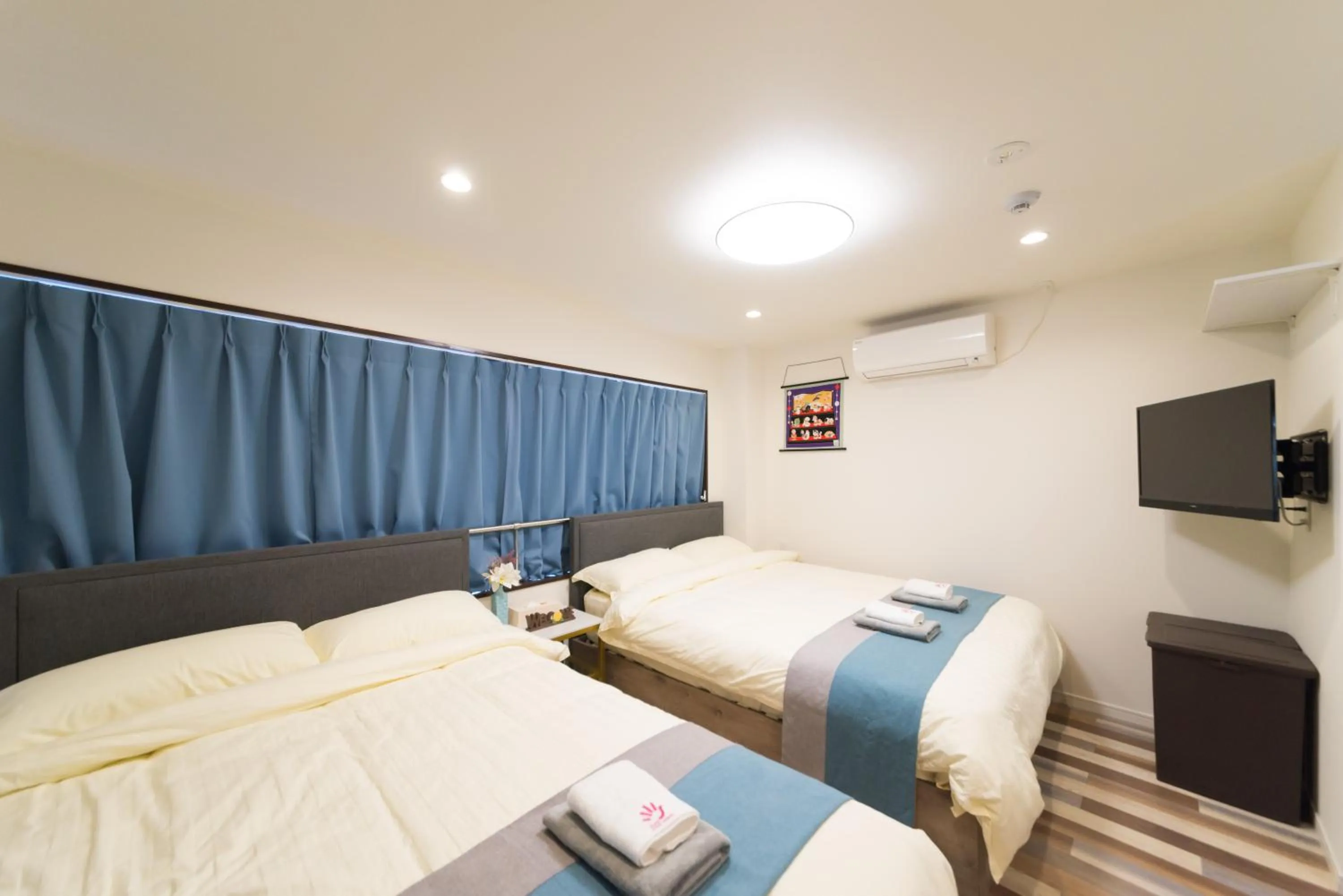 Bed in High Five Guest House