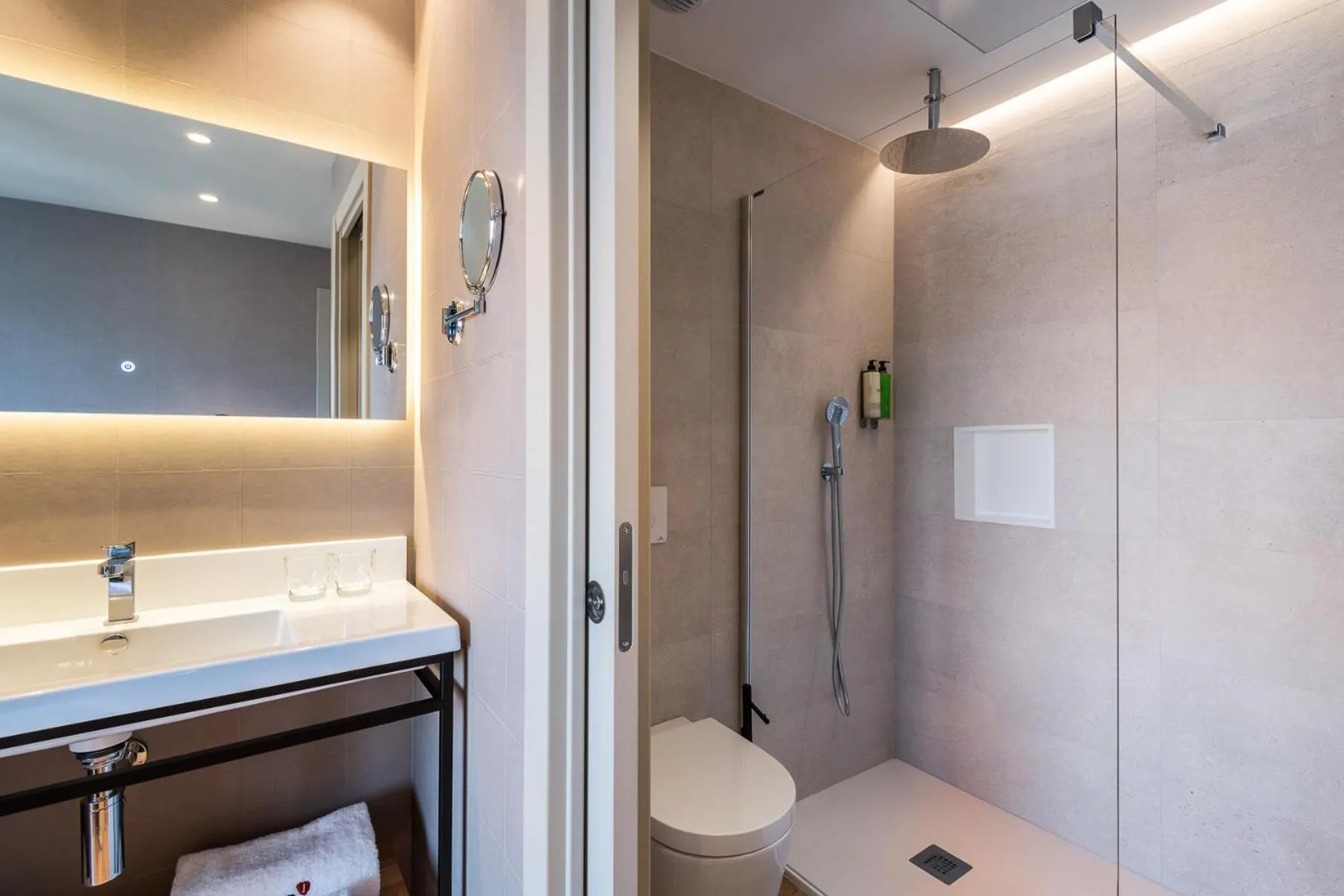 Shower in Apartamentos Core Suites Valencia
