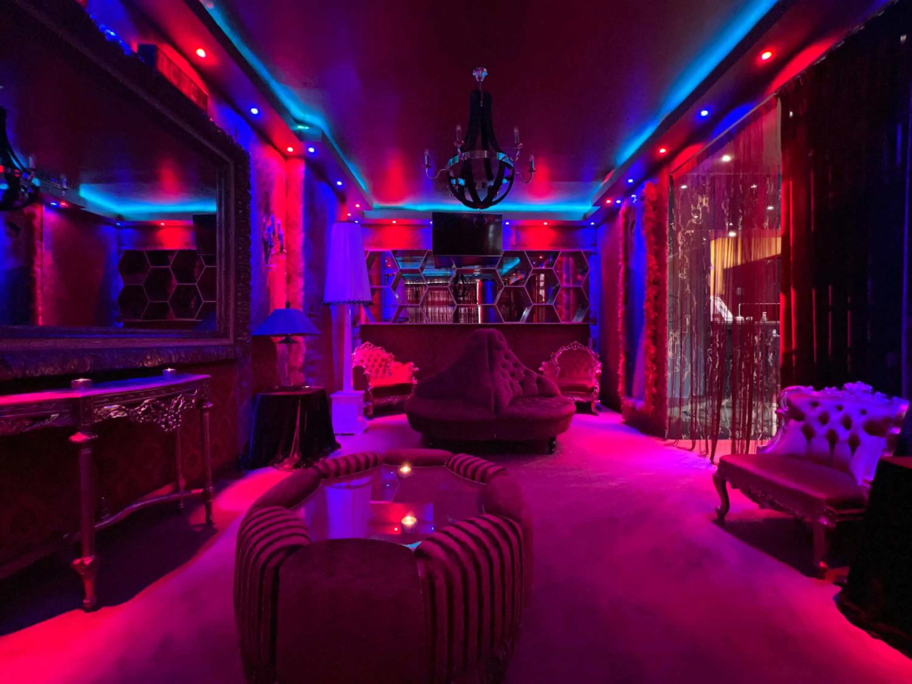 Restaurant/places to eat in Priamos Hotel Erato