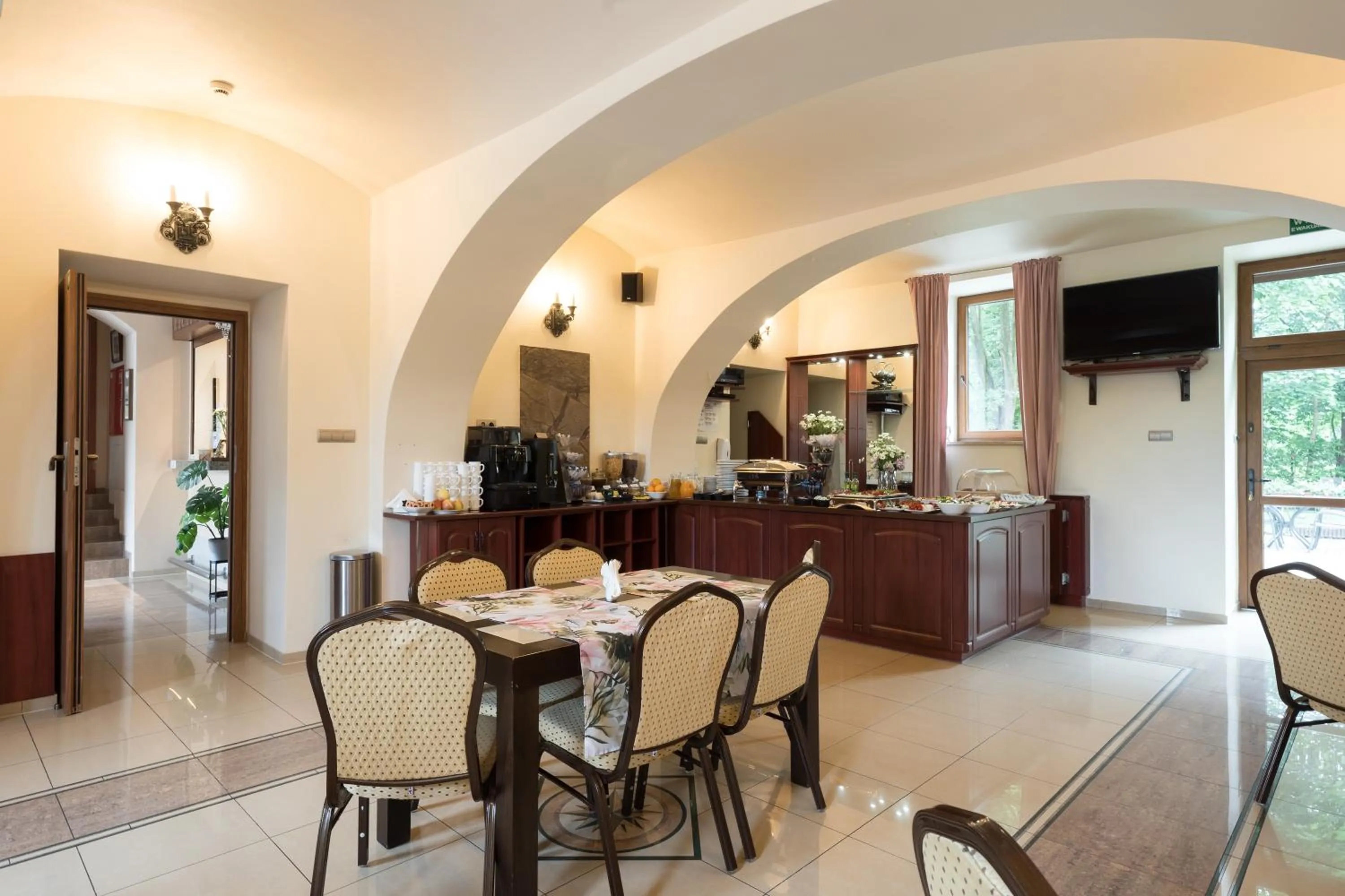 TV and multimedia in HOTEL I RESTAURACJA BROCHÓW