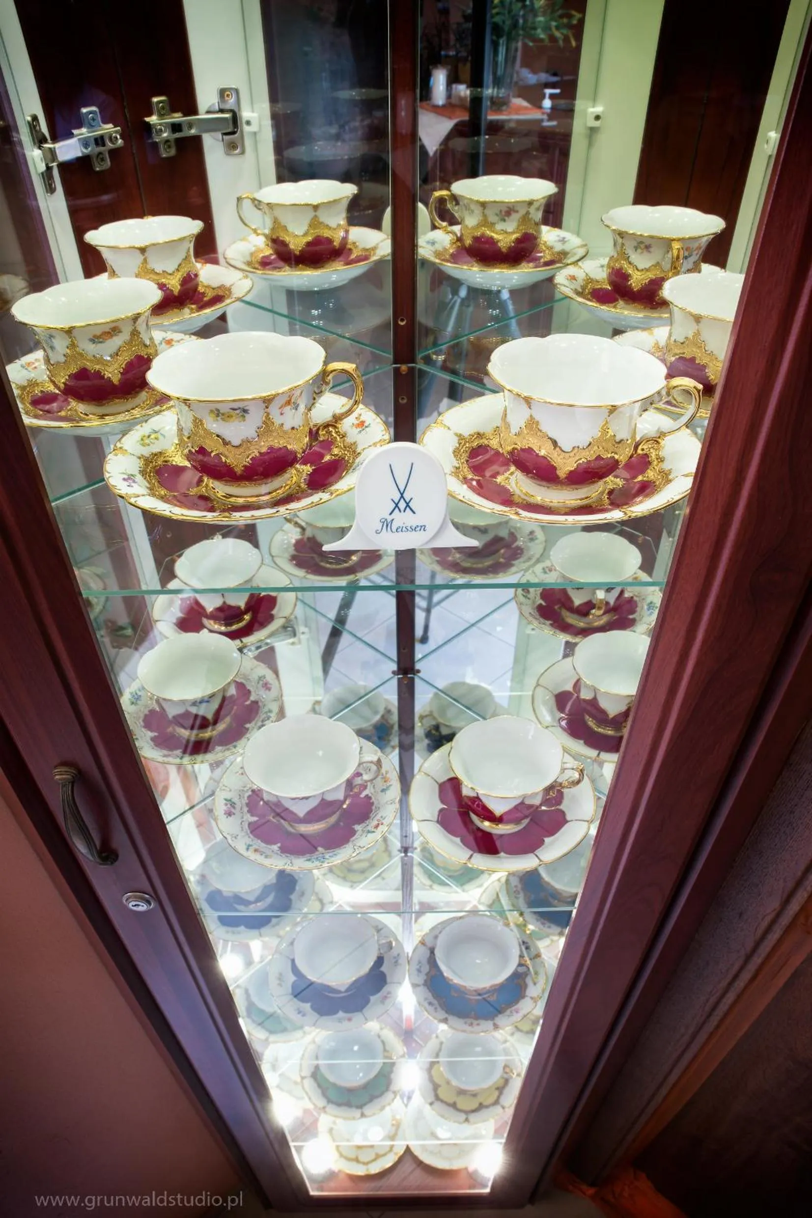 Decorative detail in HOTEL I RESTAURACJA BROCHÓW