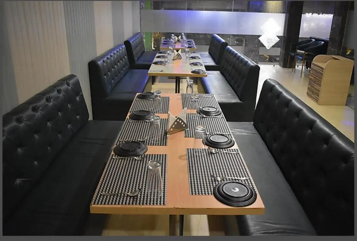 Restaurant/places to eat in HOTEL THE HILLS