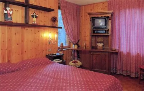 Photo of the whole room in Hotel Cristallo