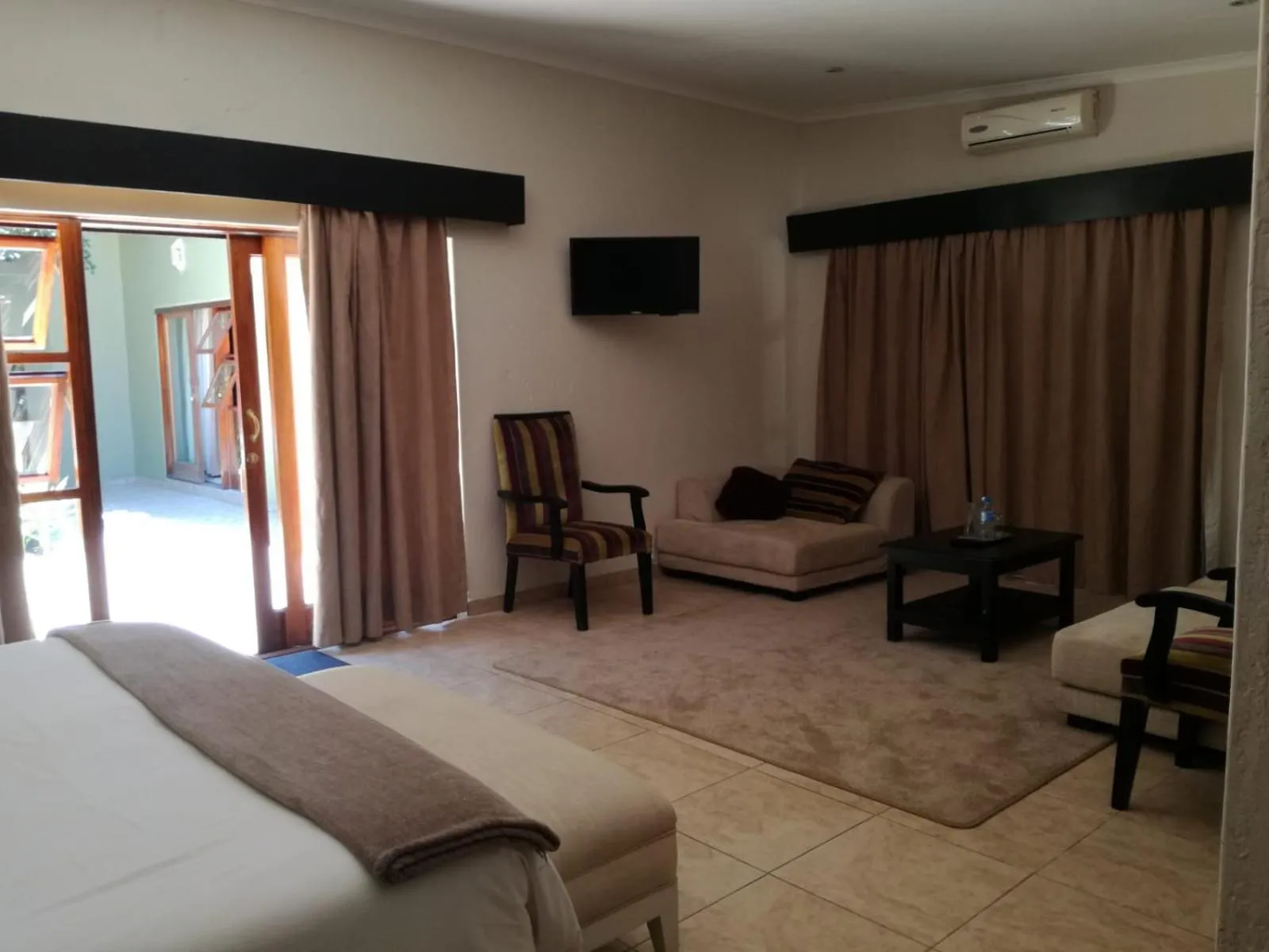 Living room in Cedar Rest Boutique Hotel