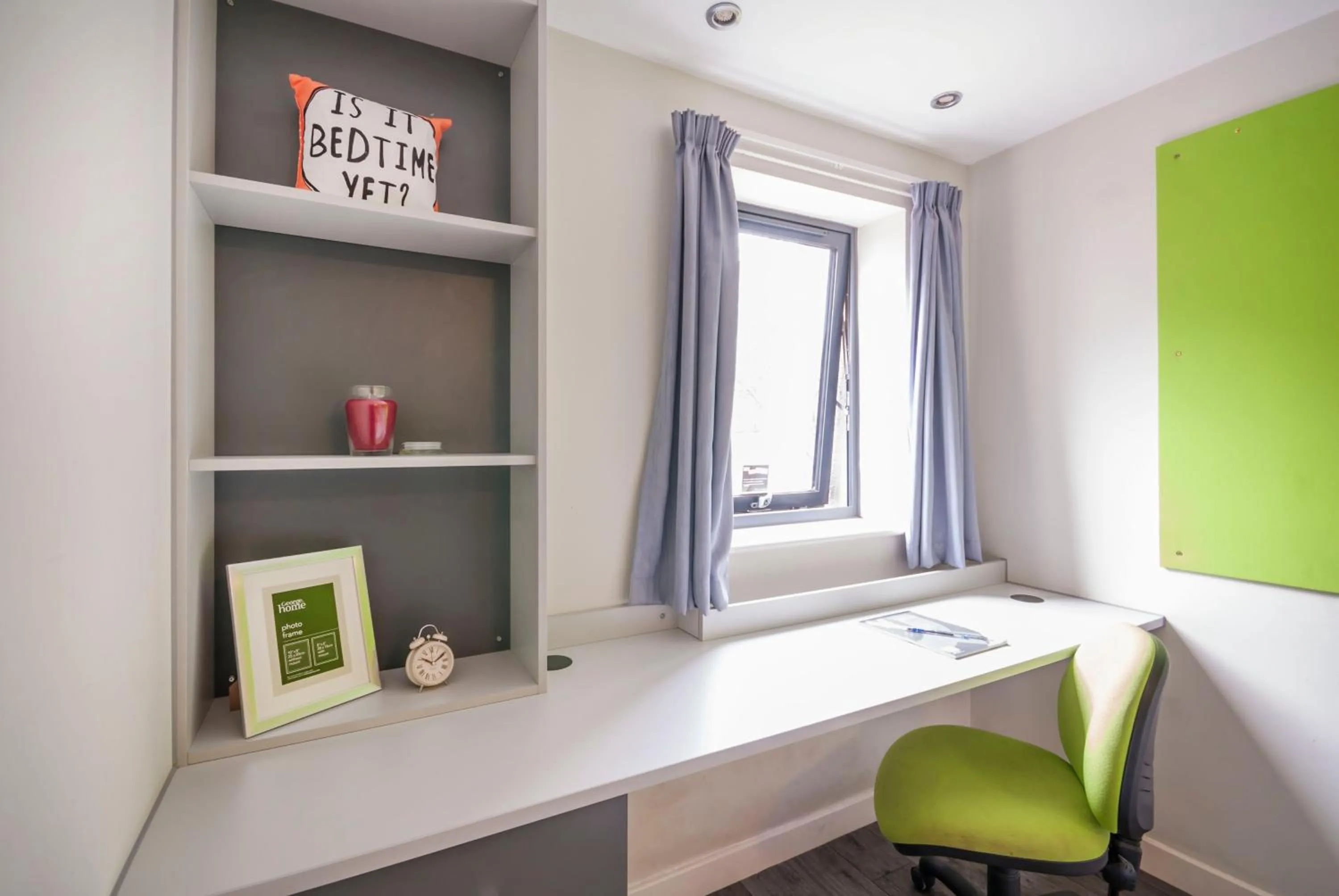 Bedroom in Beaverbank Place - Campus Residence