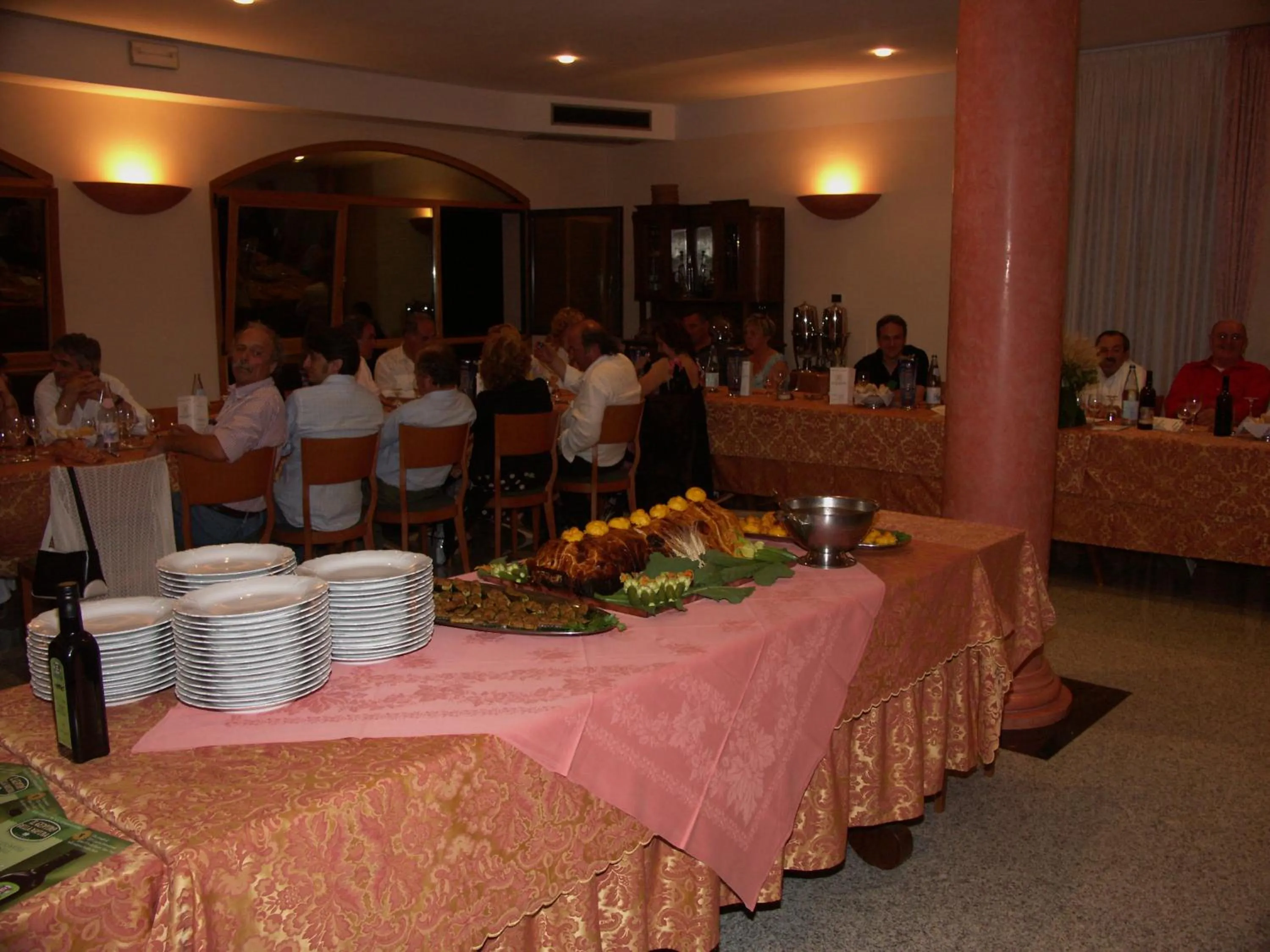 Restaurant/places to eat in Hotel Boomerang - Check-in & Meals in front at hotel Sporting