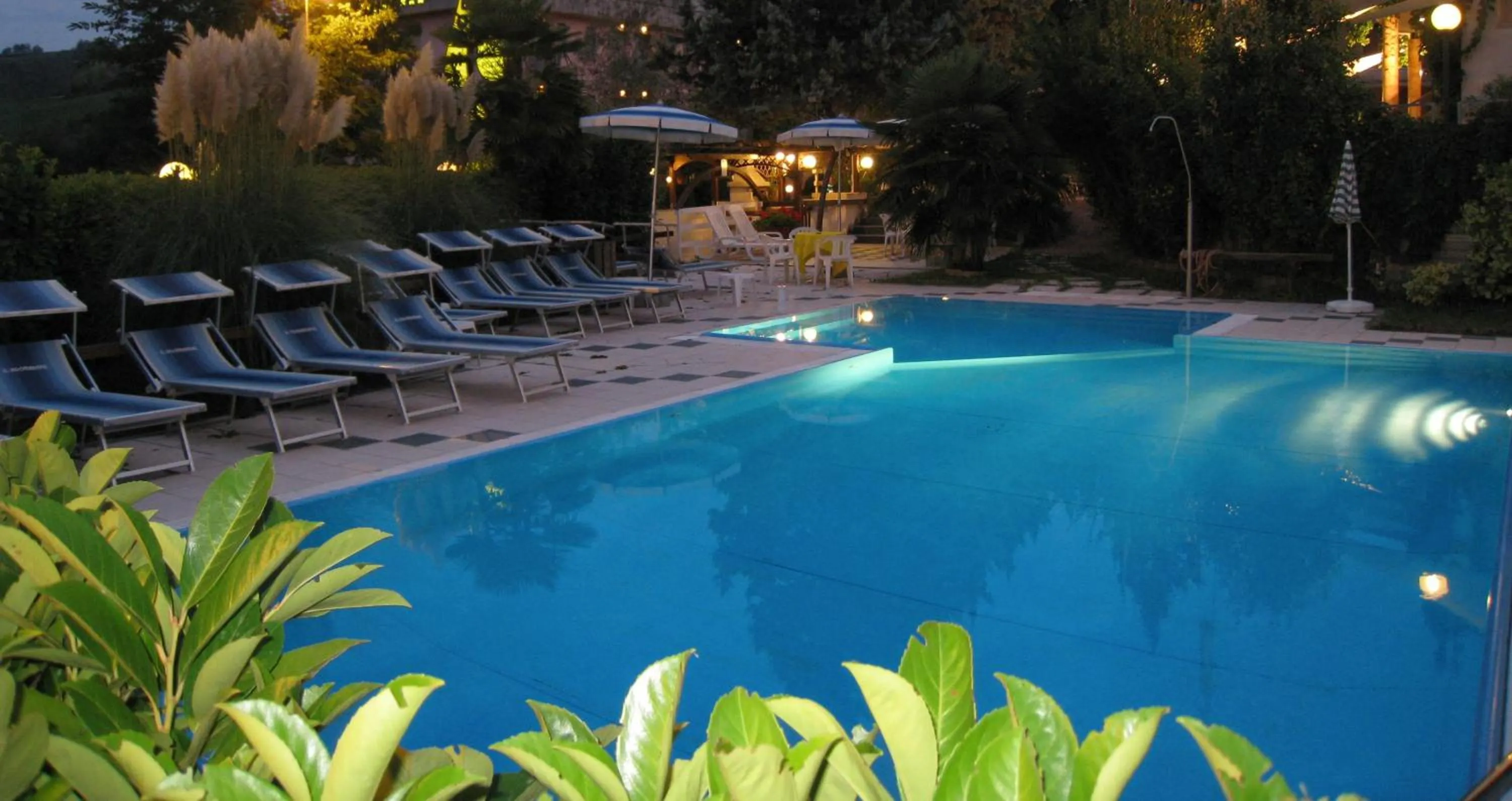 Swimming pool in Hotel Boomerang - Check-in & Meals in front at hotel Sporting