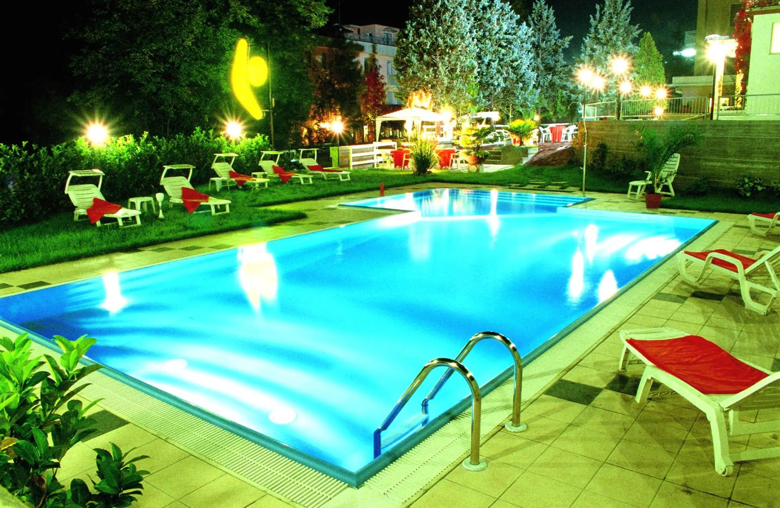 Swimming pool in Hotel Boomerang - Check-in & Meals in front at hotel Sporting