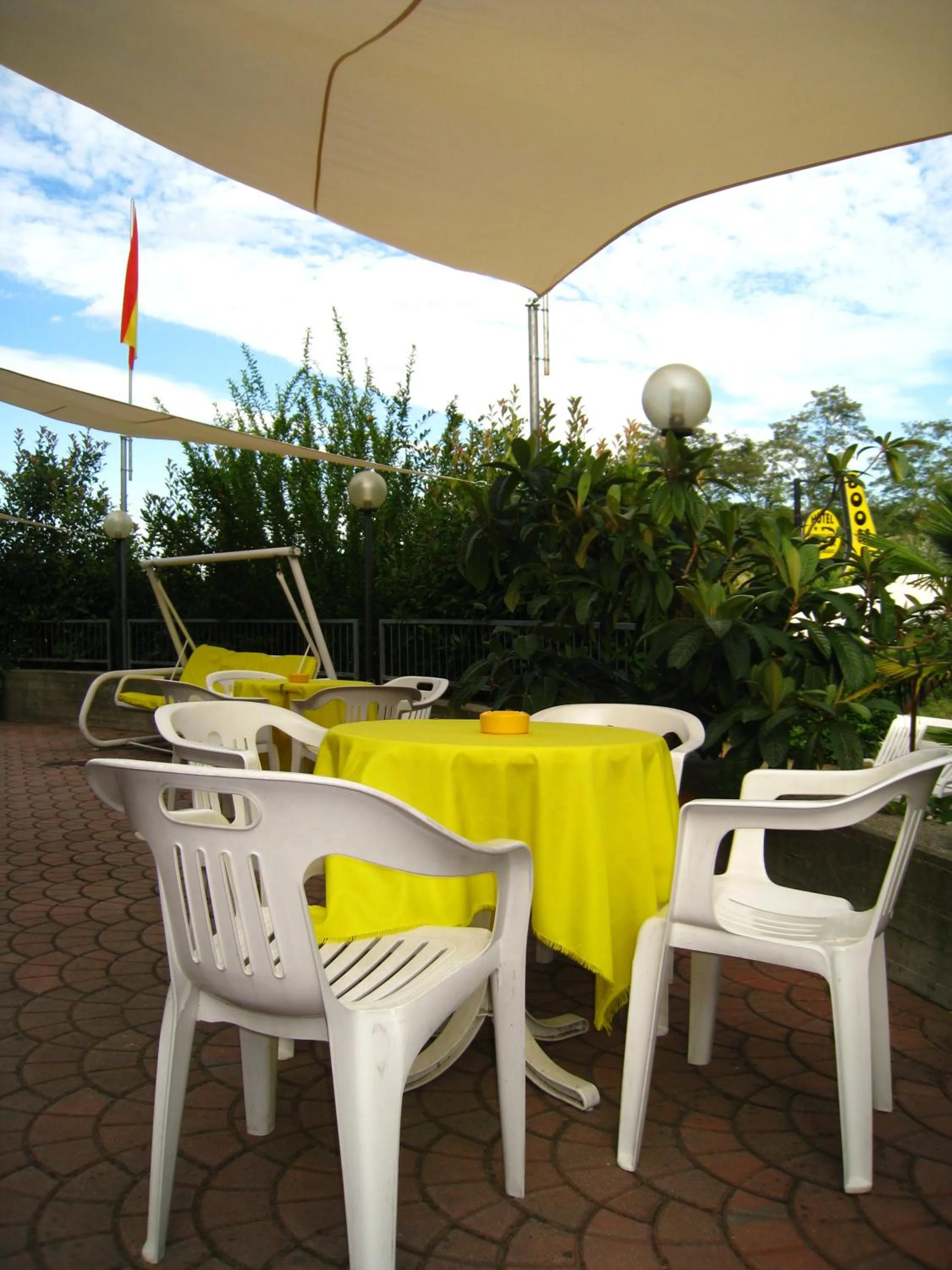 Garden in Hotel Boomerang - Check-in & Meals in front at hotel Sporting