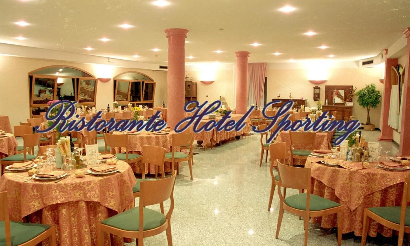 Restaurant/places to eat in Hotel Boomerang - Check-in & Meals in front at hotel Sporting