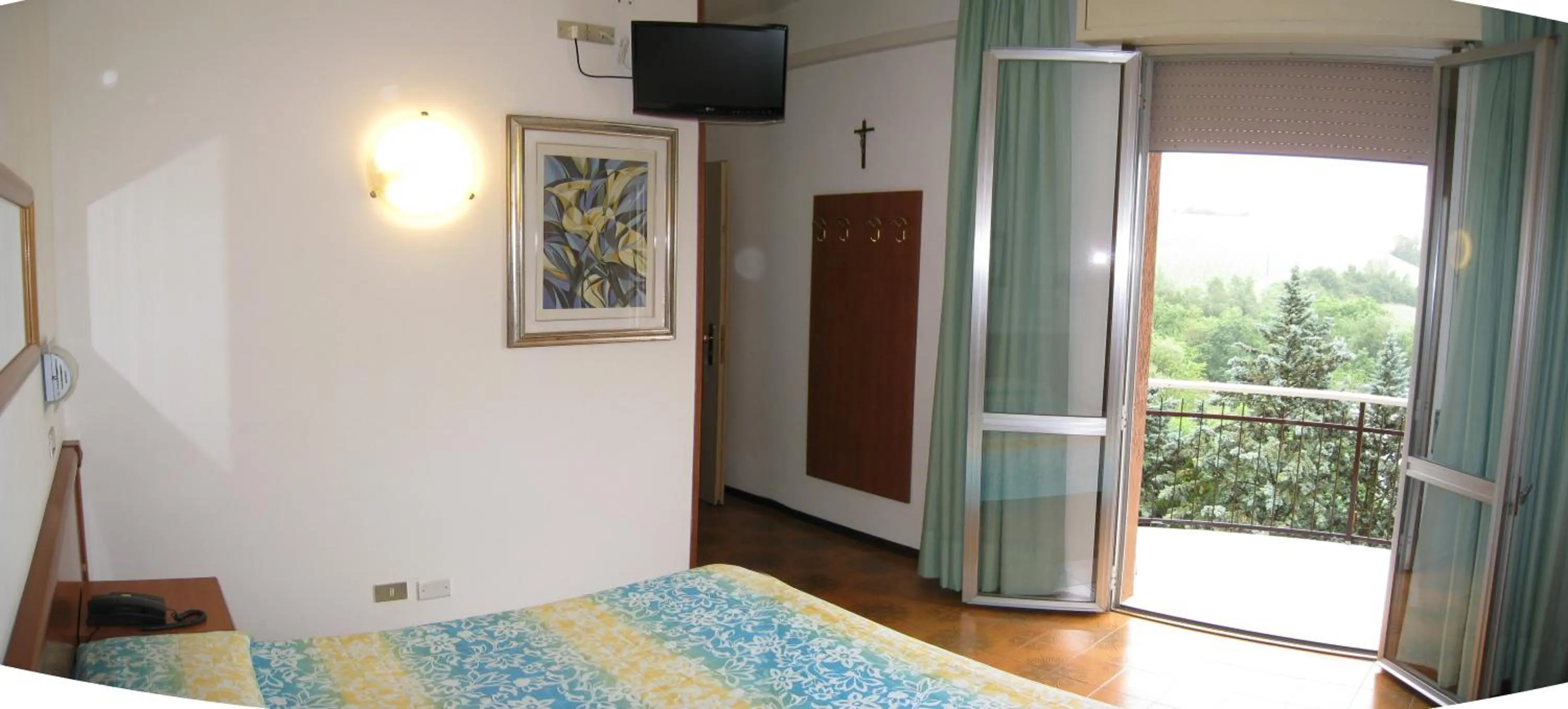 View (from property/room), Bed in Hotel Boomerang - Check-in & Meals in front at hotel Sporting