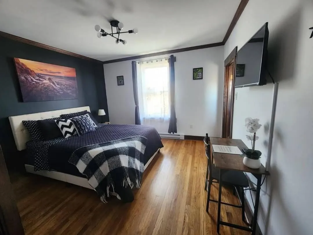 Bed in The Harbourside Inn