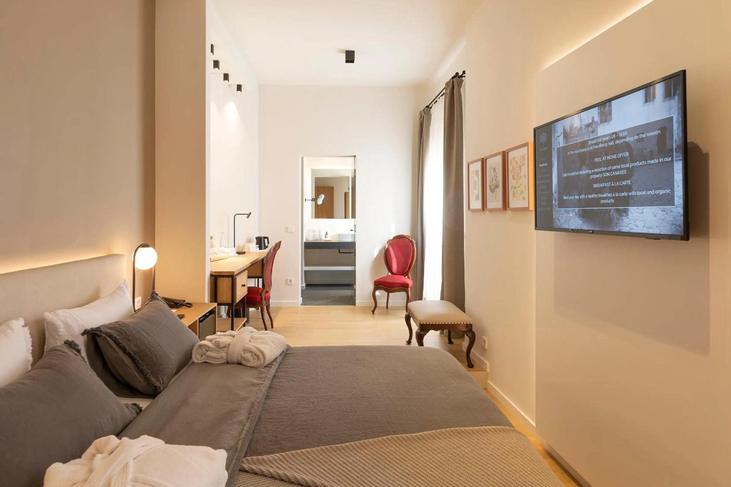 Decorative detail, Bed in Hotel Can Cirera