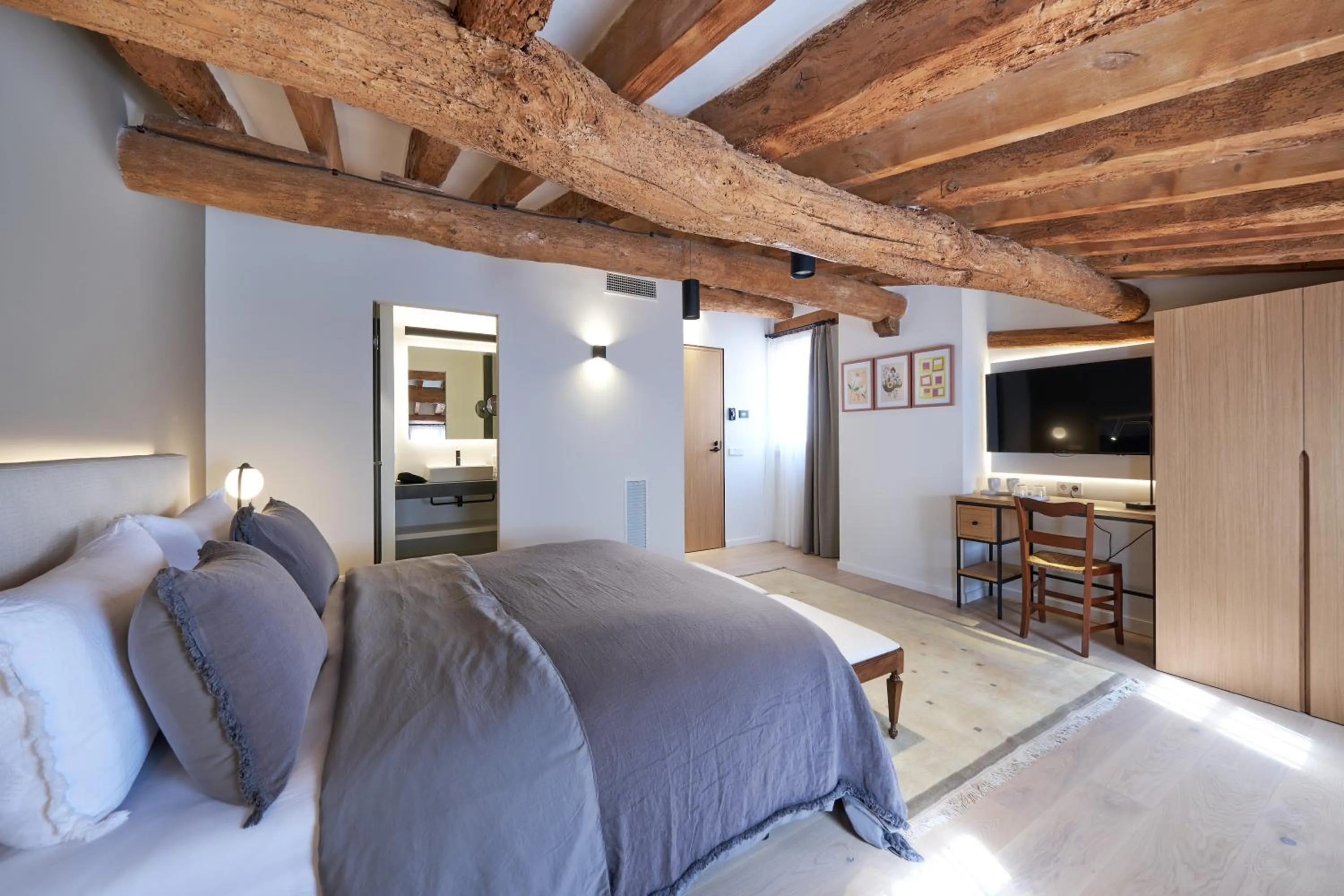 Photo of the whole room, Bed in Hotel Can Cirera