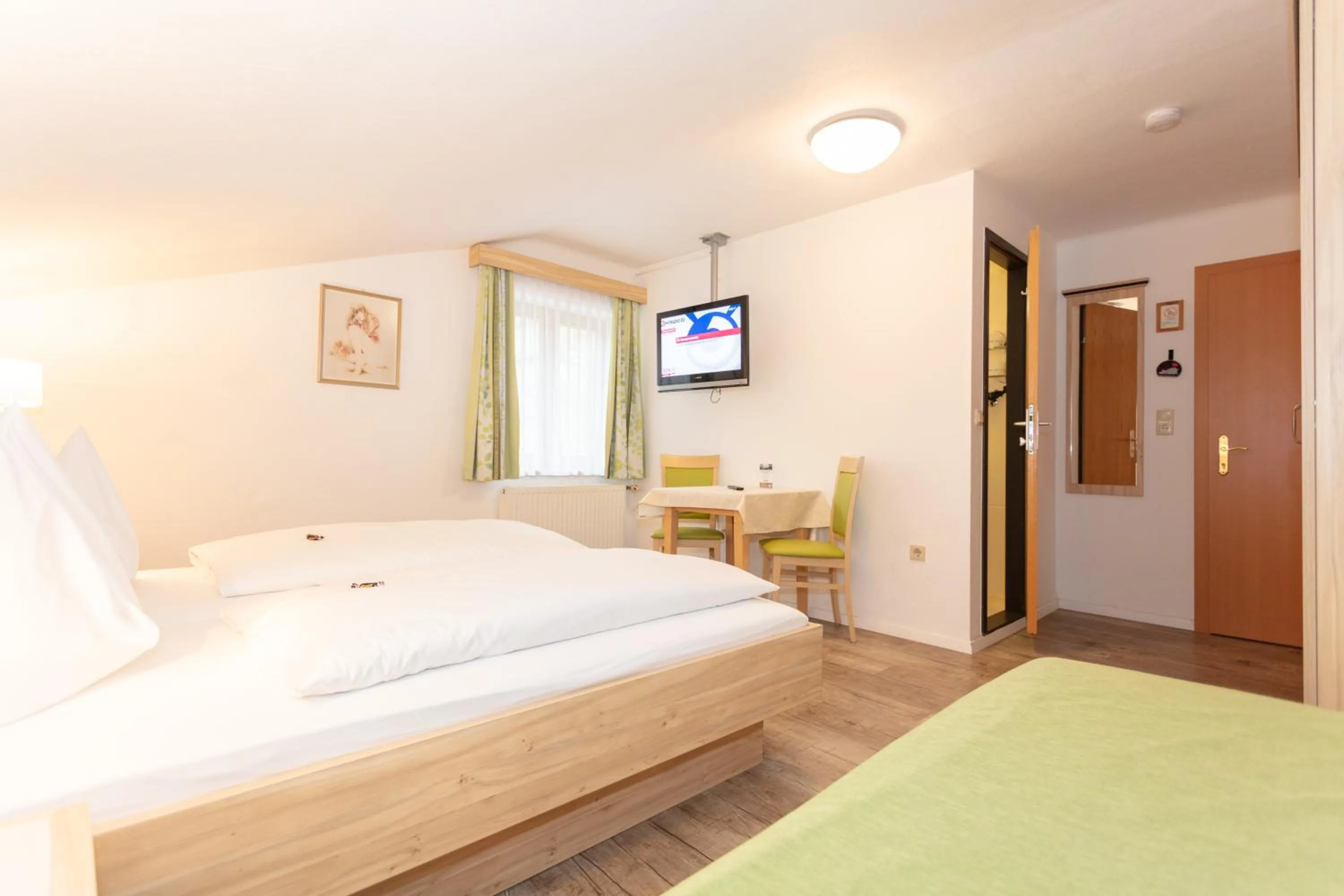 Photo of the whole room in Schmittental Pension Self-Check-In