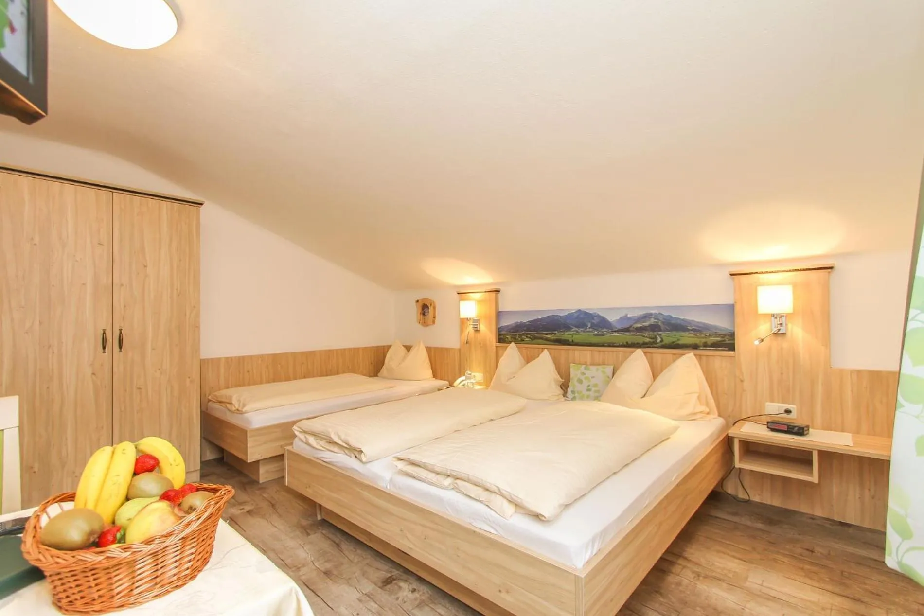 Photo of the whole room in Schmittental Pension Self-Check-In