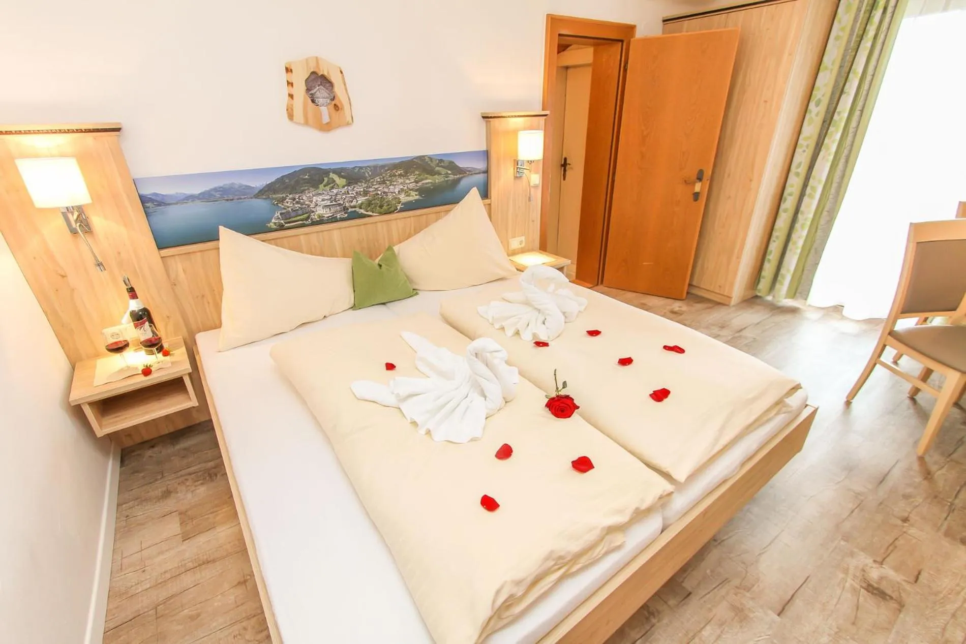 Photo of the whole room in Schmittental Pension Self-Check-In