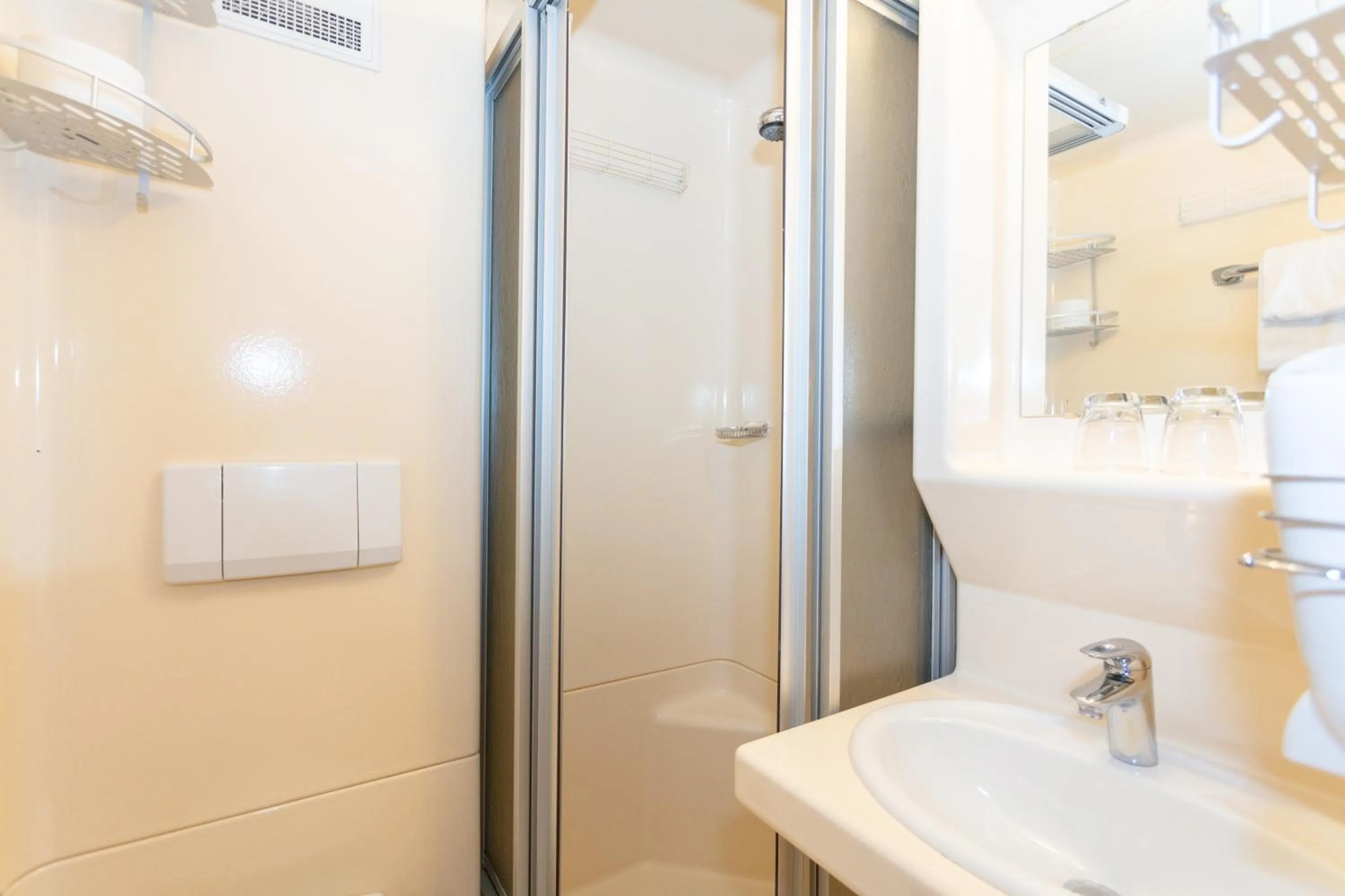 Bathroom in Schmittental Pension Self-Check-In