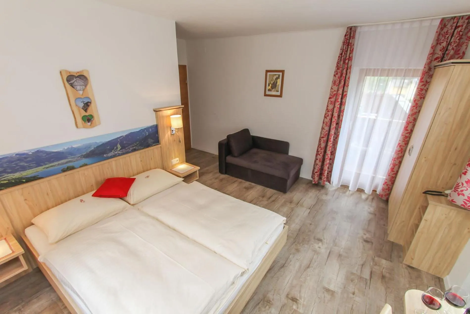 Photo of the whole room in Schmittental Pension Self-Check-In