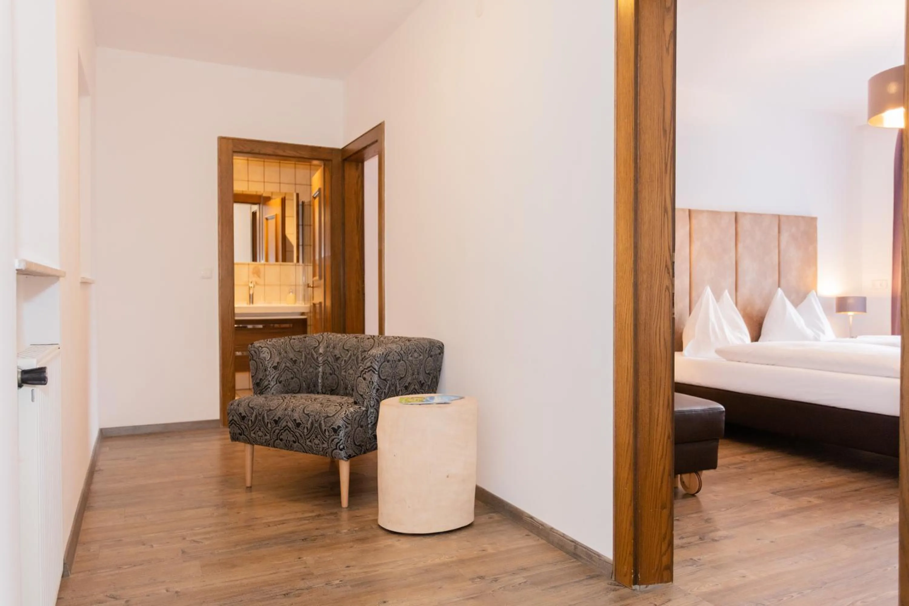 Photo of the whole room in Schmittental Pension Self-Check-In