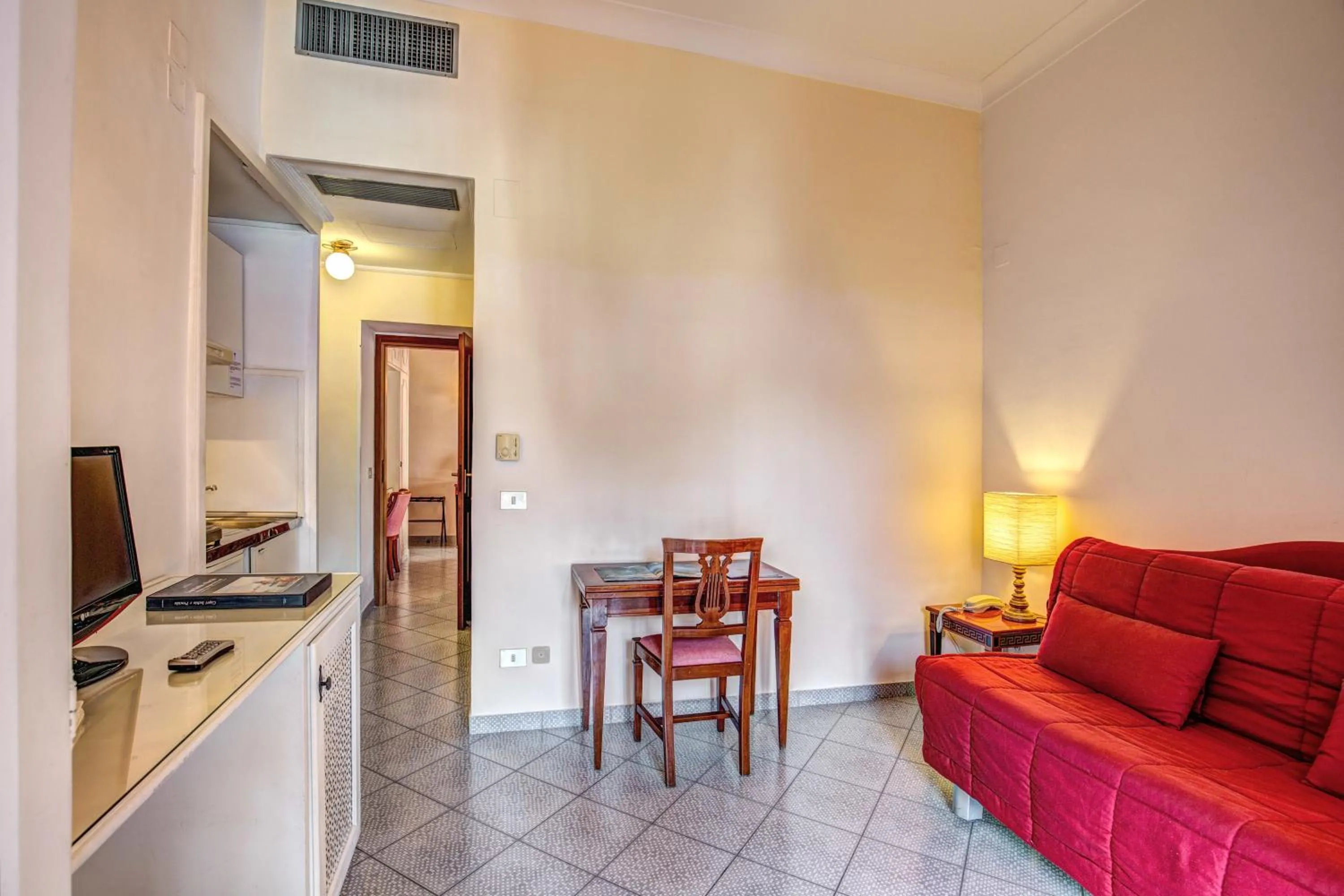 Seating area in Palatium Mari