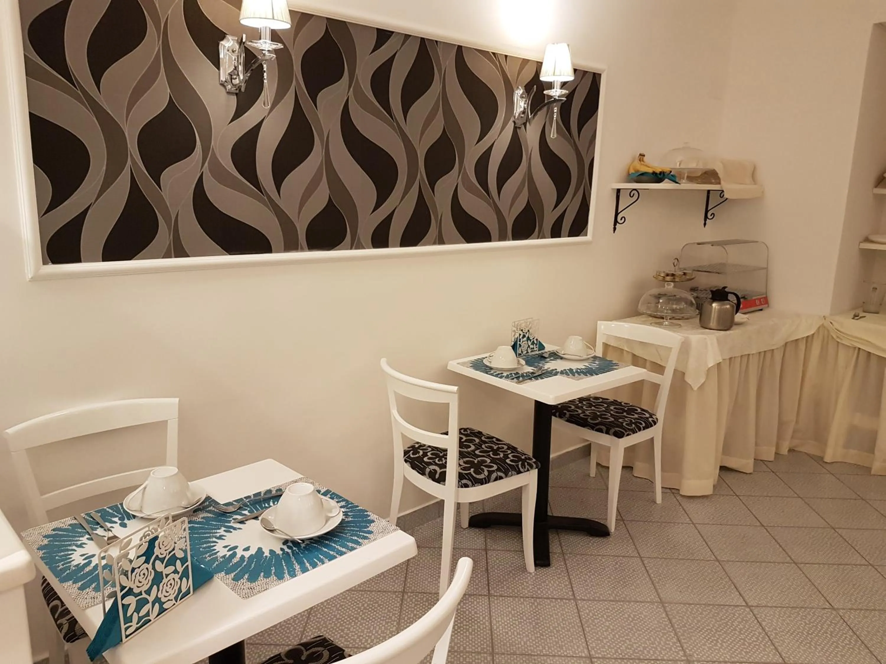 Restaurant/places to eat in Palatium Mari