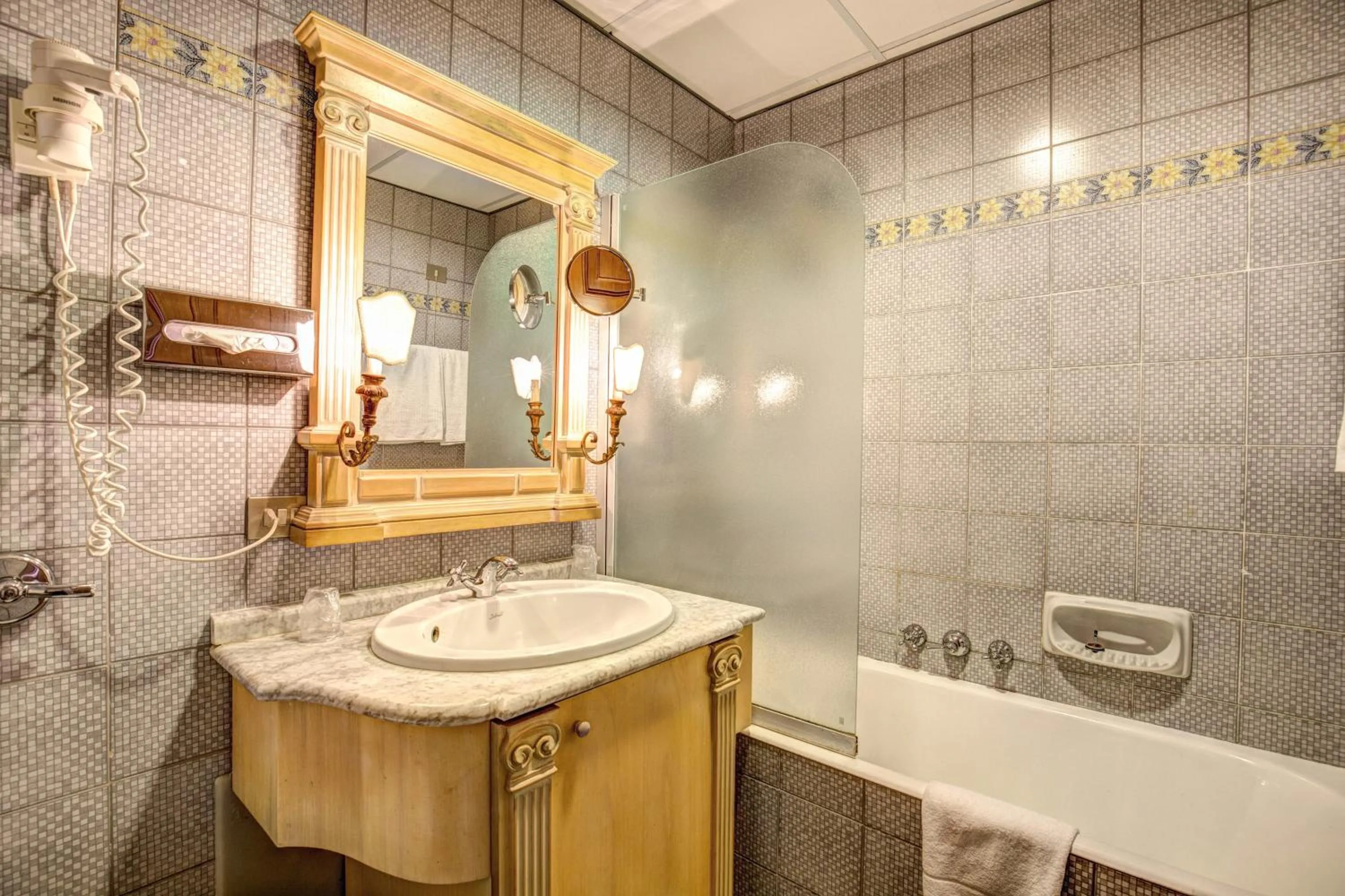 Bathroom in Palatium Mari