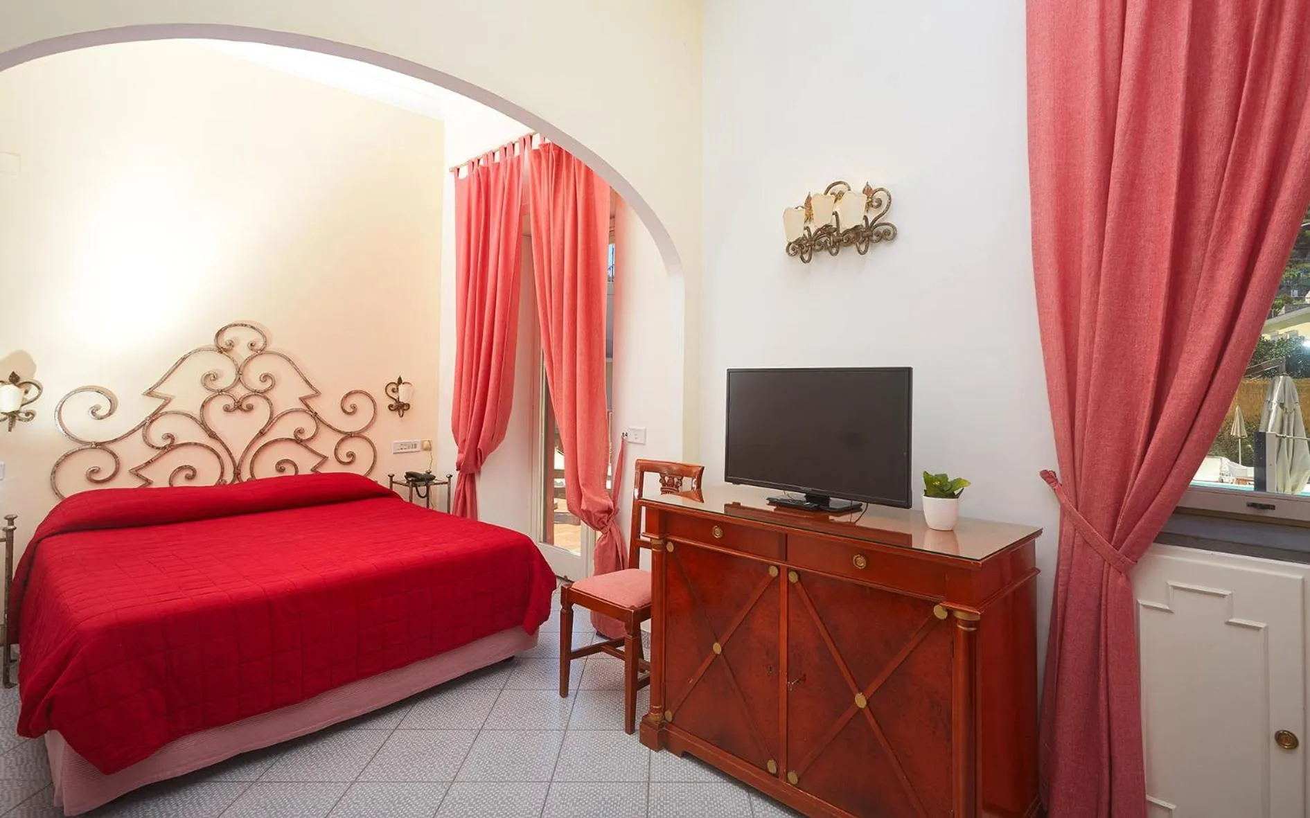 Photo of the whole room in Palatium Mari