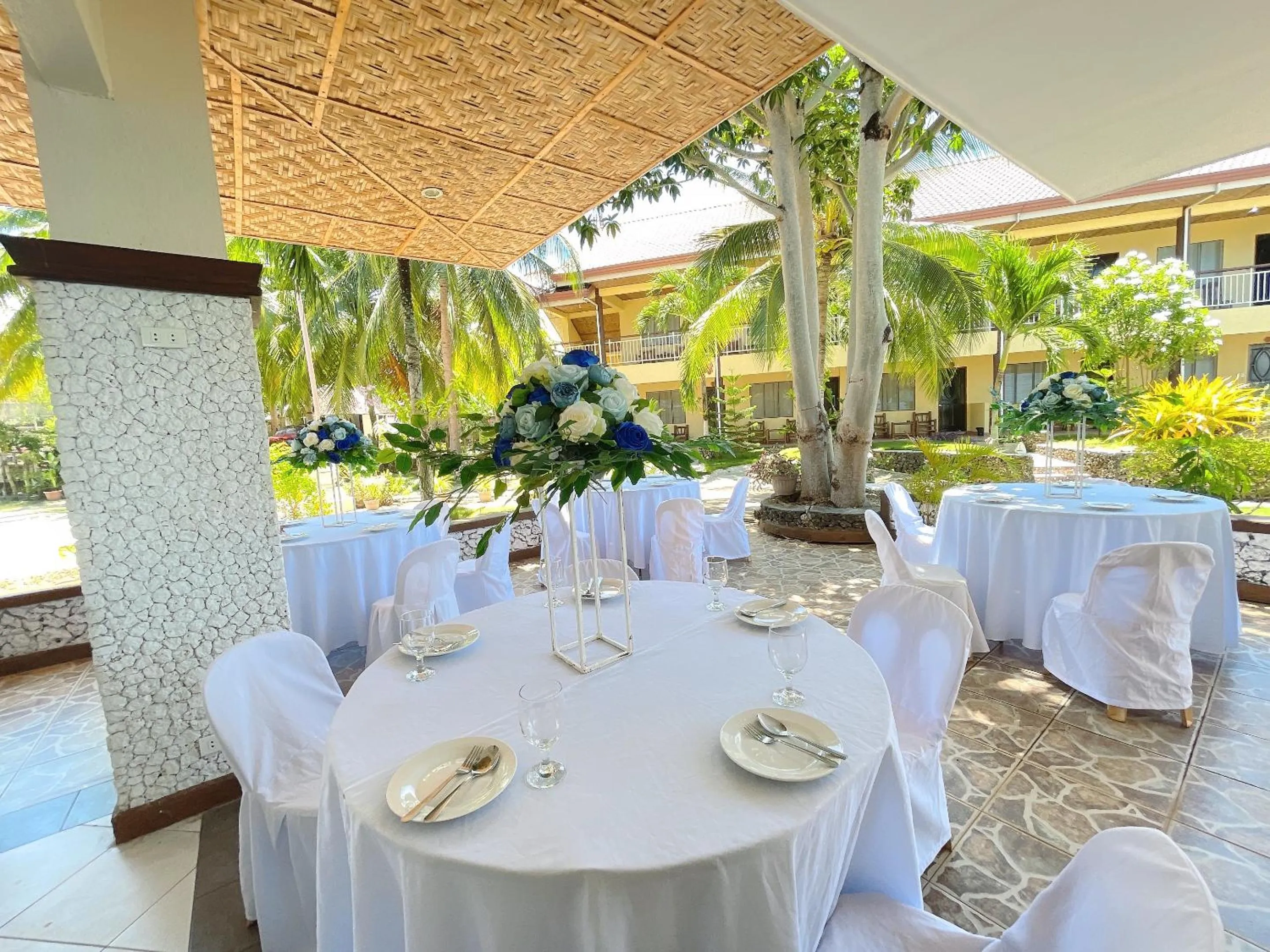 Restaurant/places to eat in Azure Camotes Resort Hotel