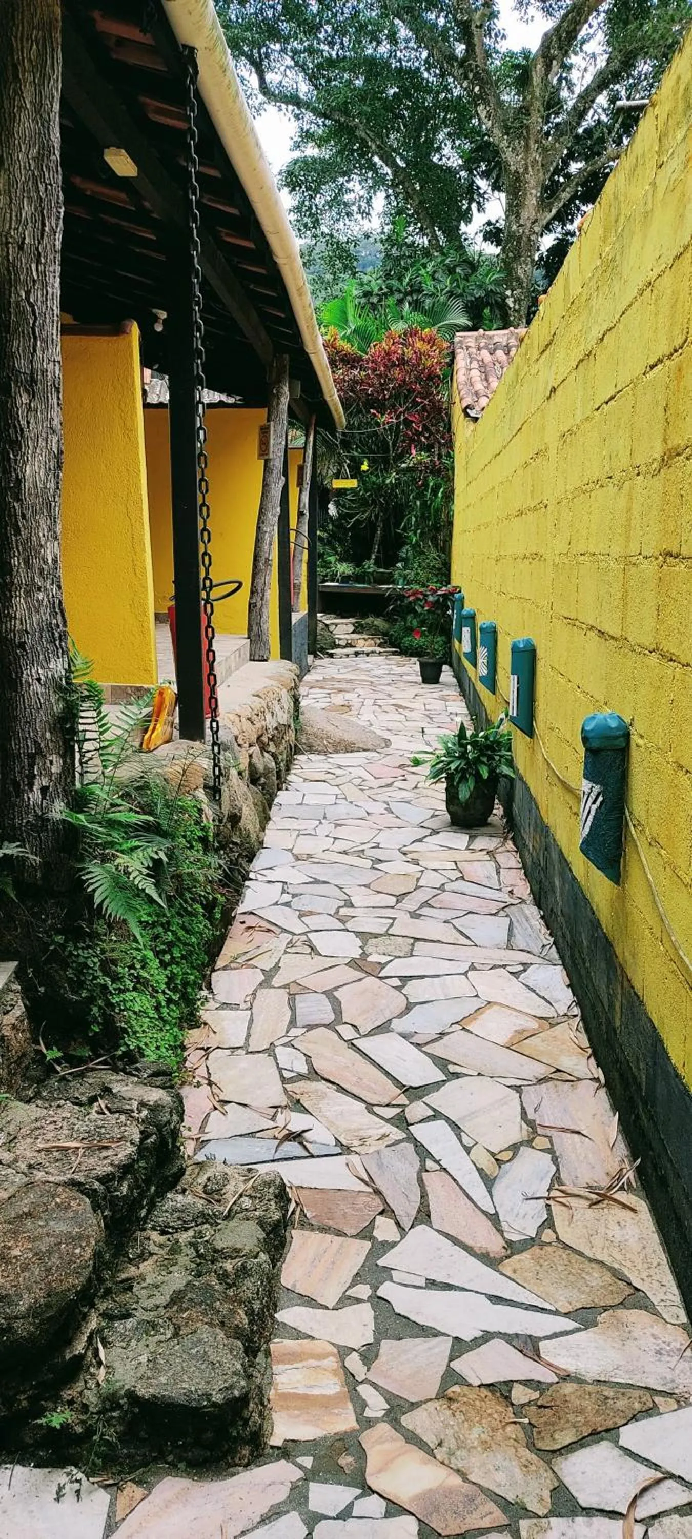 Property building in Bela Casa Quartos e Hostel Ilha Grande