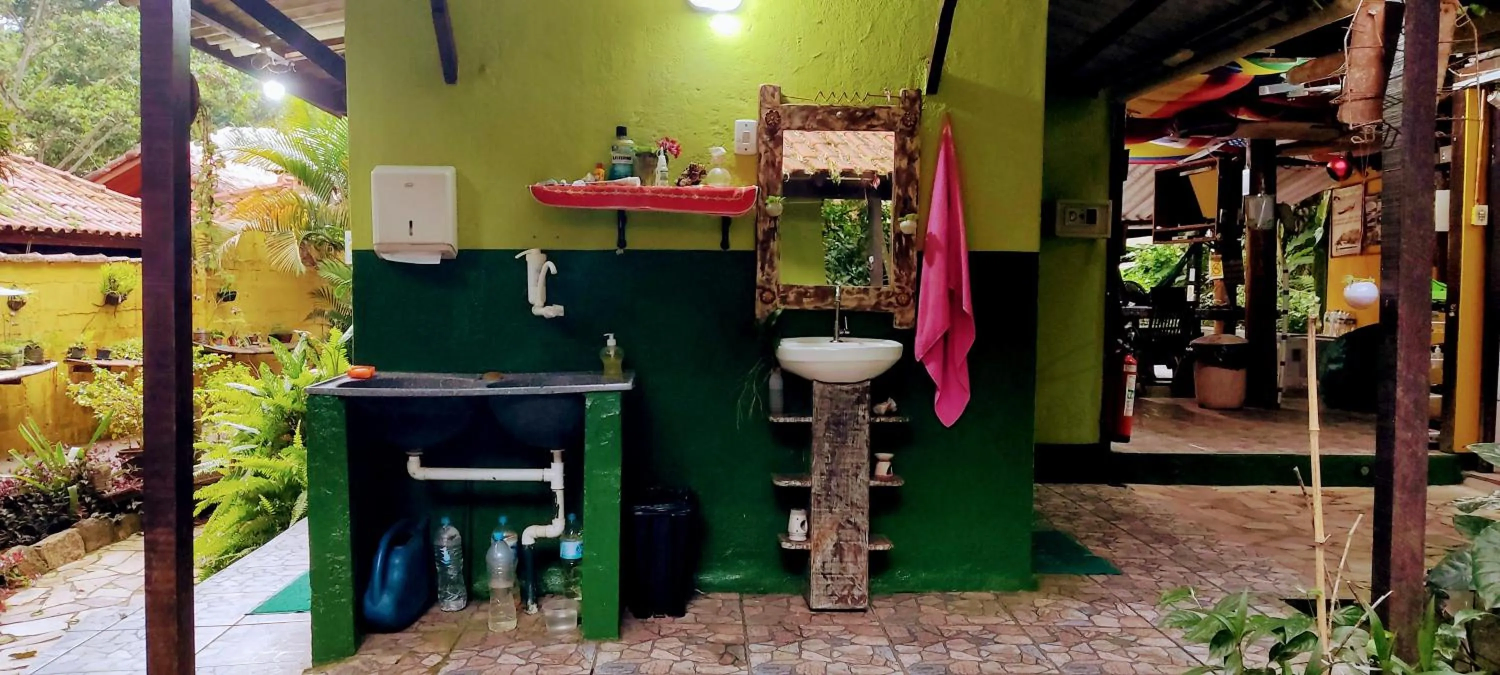 Property building in Bela Casa Quartos e Hostel Ilha Grande