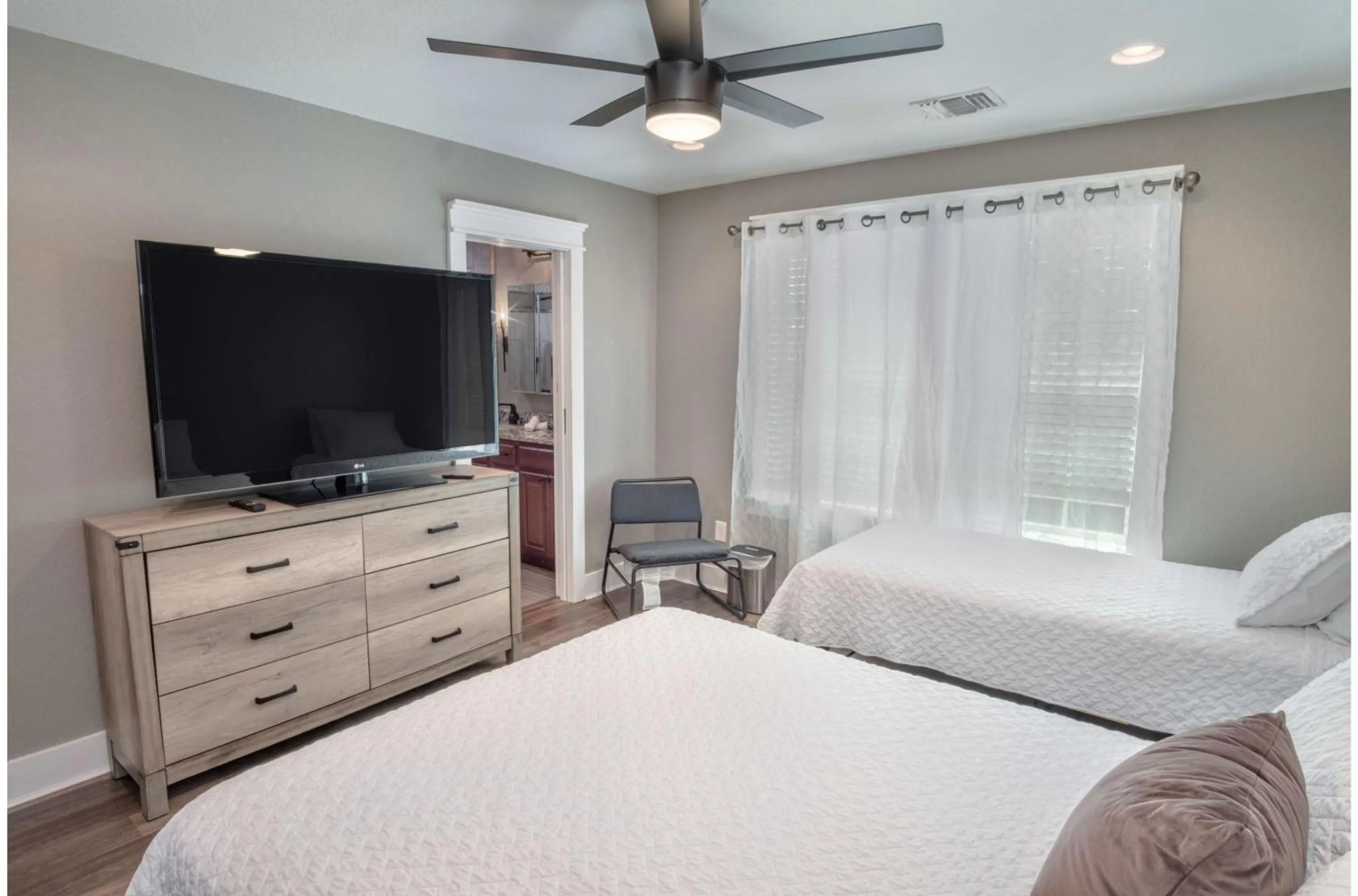 Bed in Lovely 3 BR Home Only 9 Minutes from Downtown