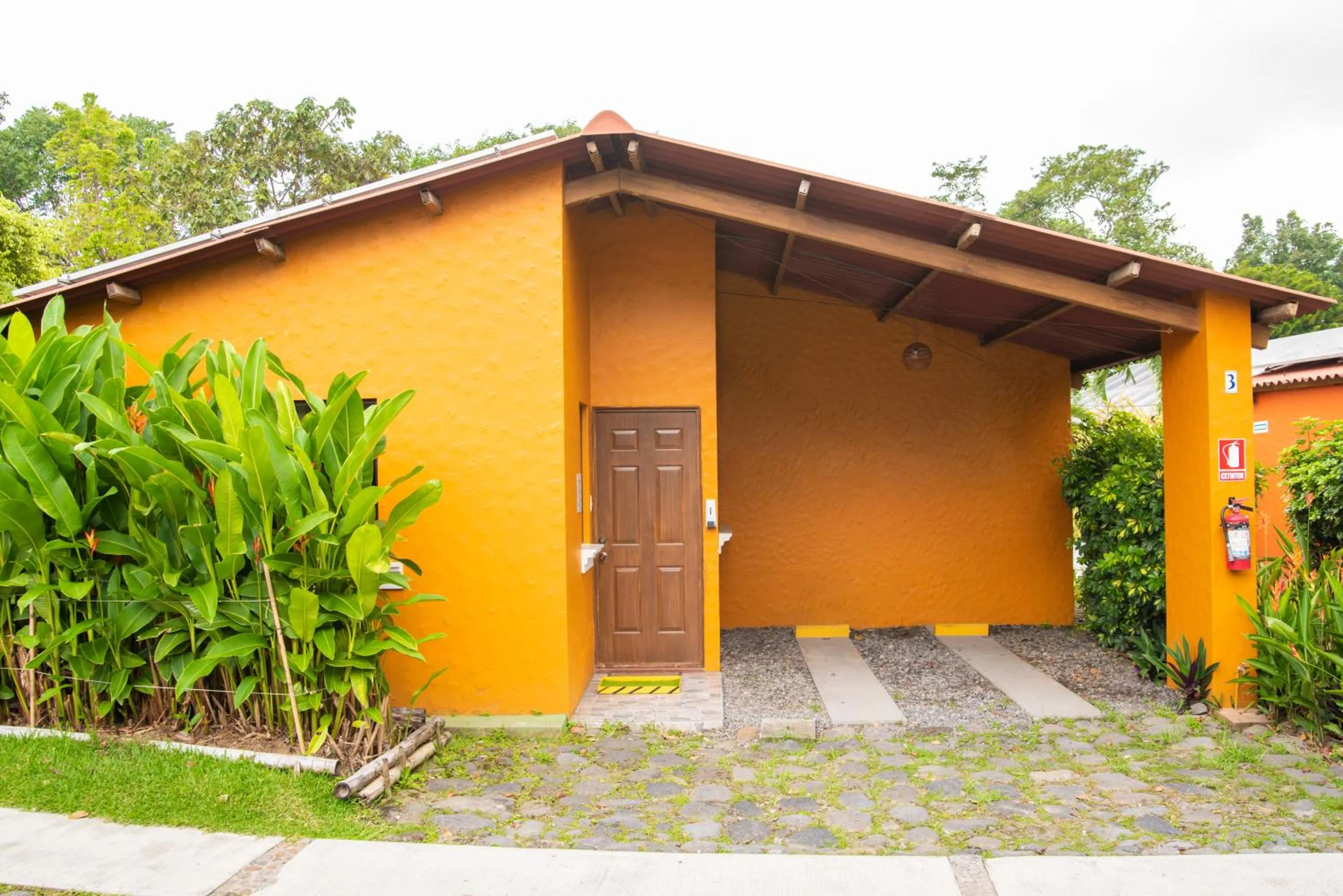 Property building in Hotel y Bungalows El Jardín