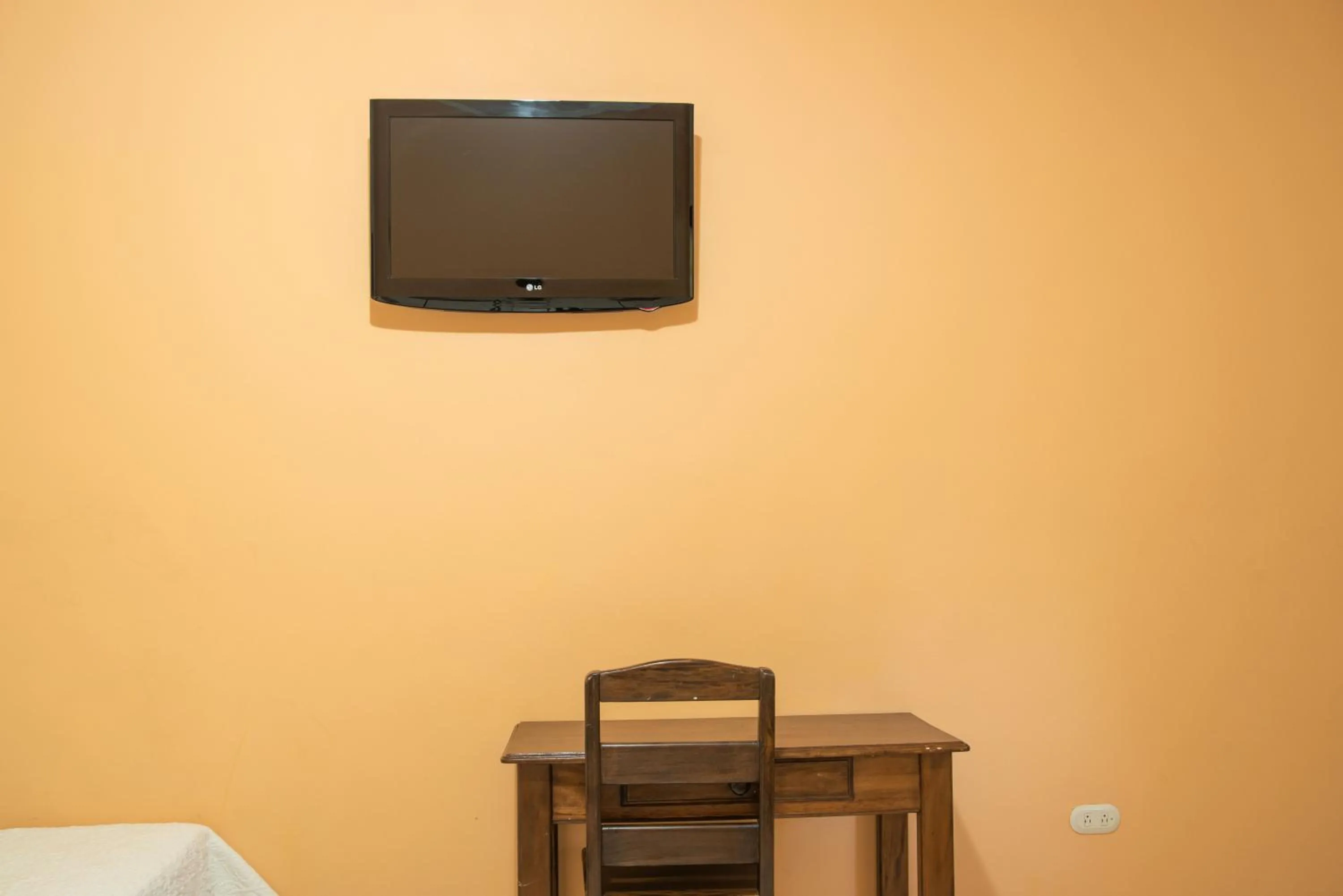 TV and multimedia in Hotel El Arco