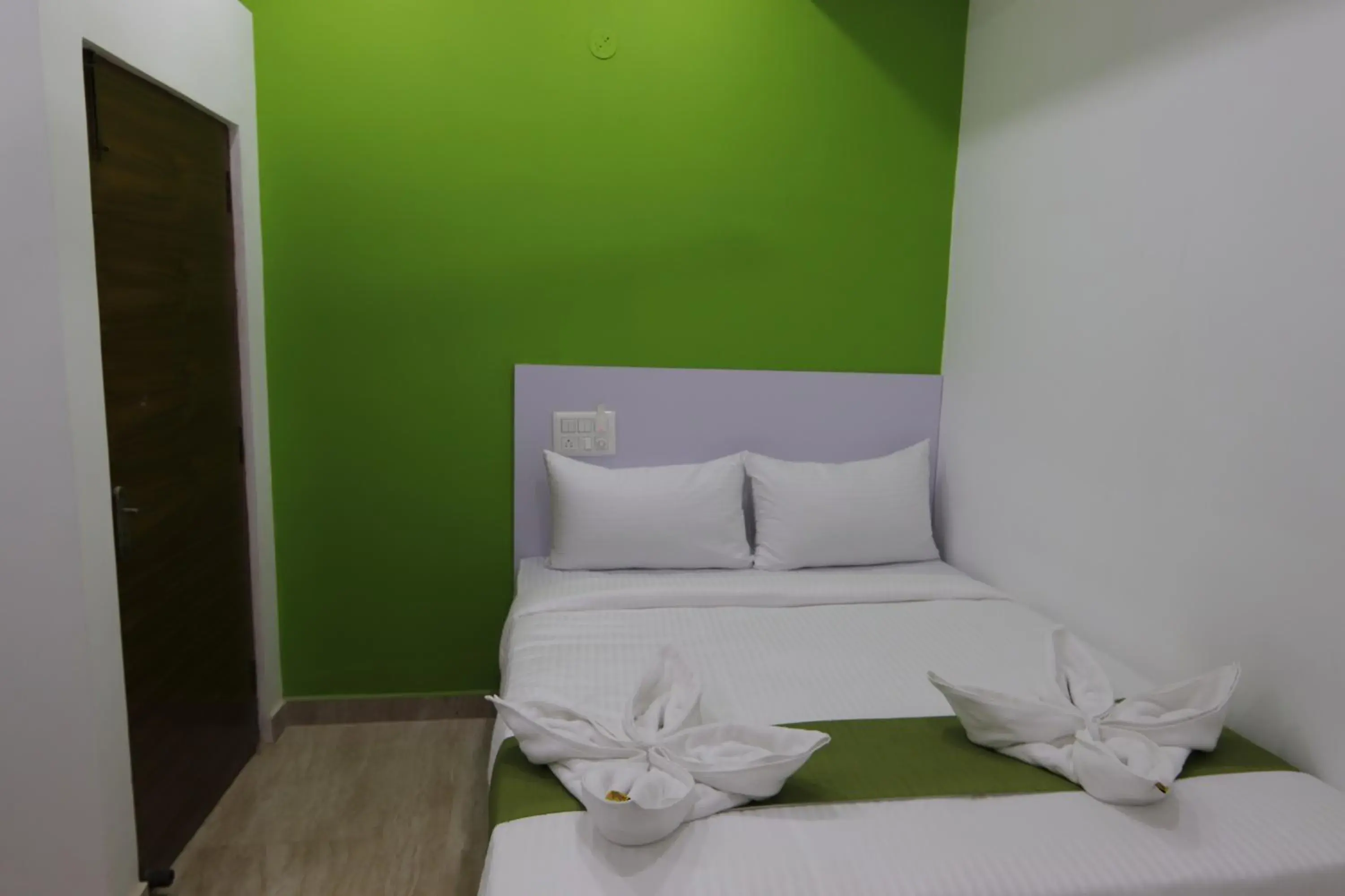 Deluxe Queen Room - single occupancy in Athulya Stays Deluxe Queen Room - single occupancy in Athulya Stays